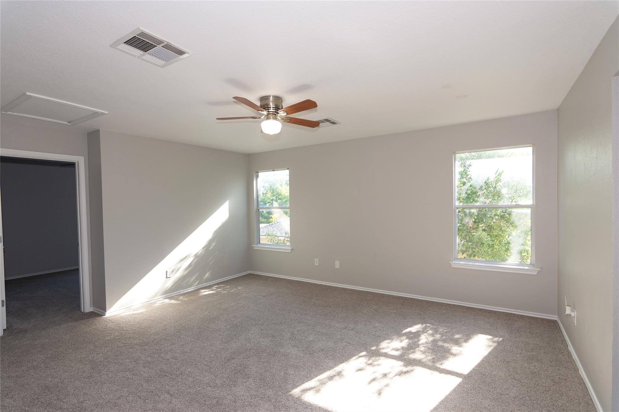 104 Phillips St, Hutto, TX 78634