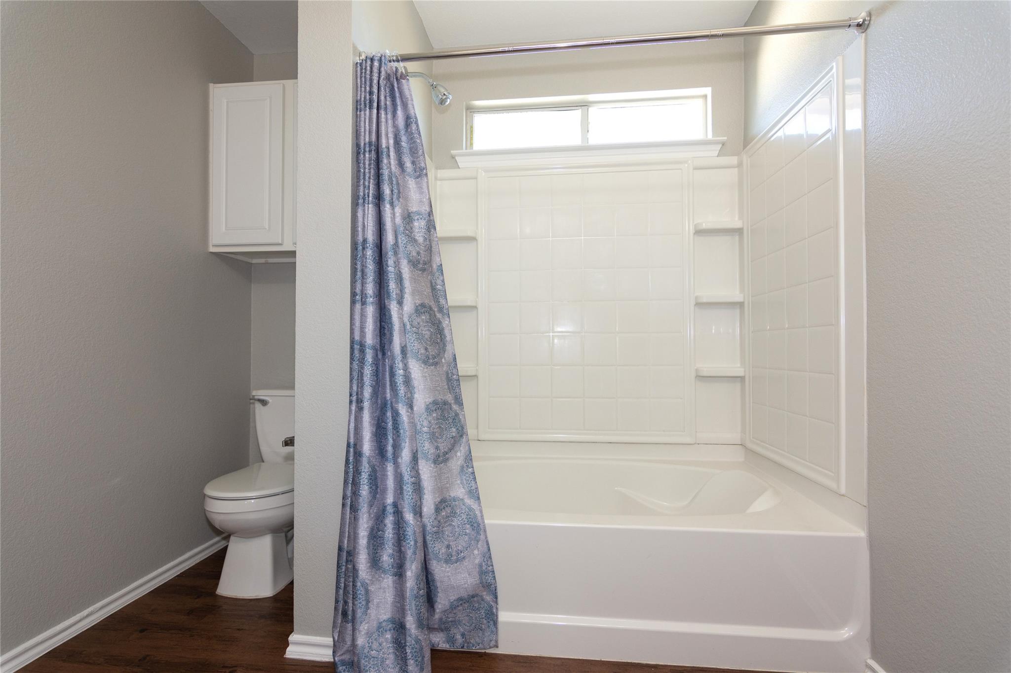 104 Phillips St, Hutto, TX 78634