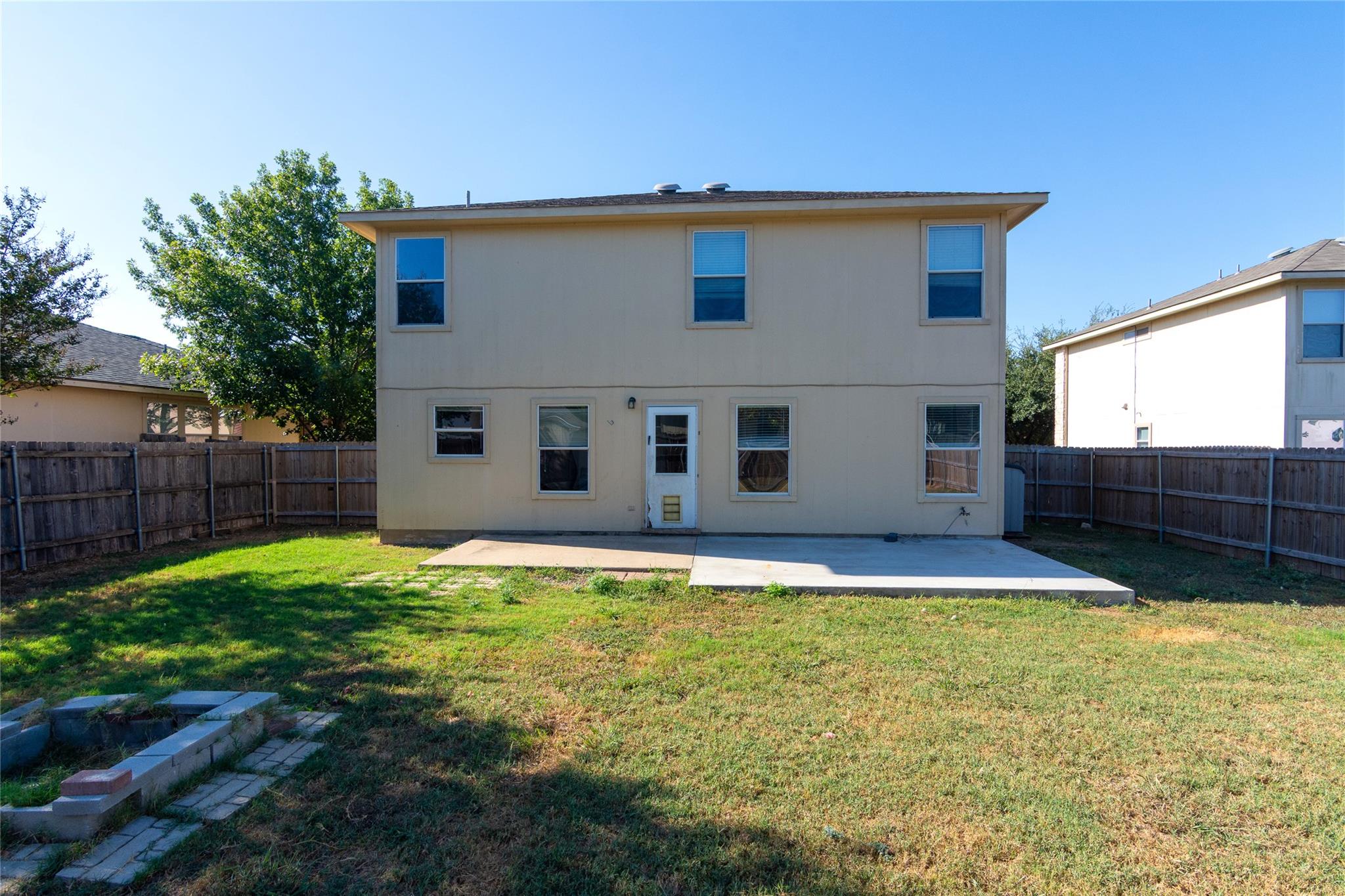 104 Phillips St, Hutto, TX 78634