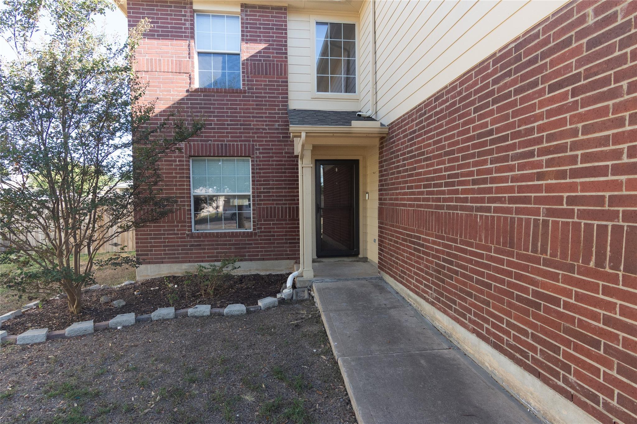 104 Phillips St, Hutto, TX 78634