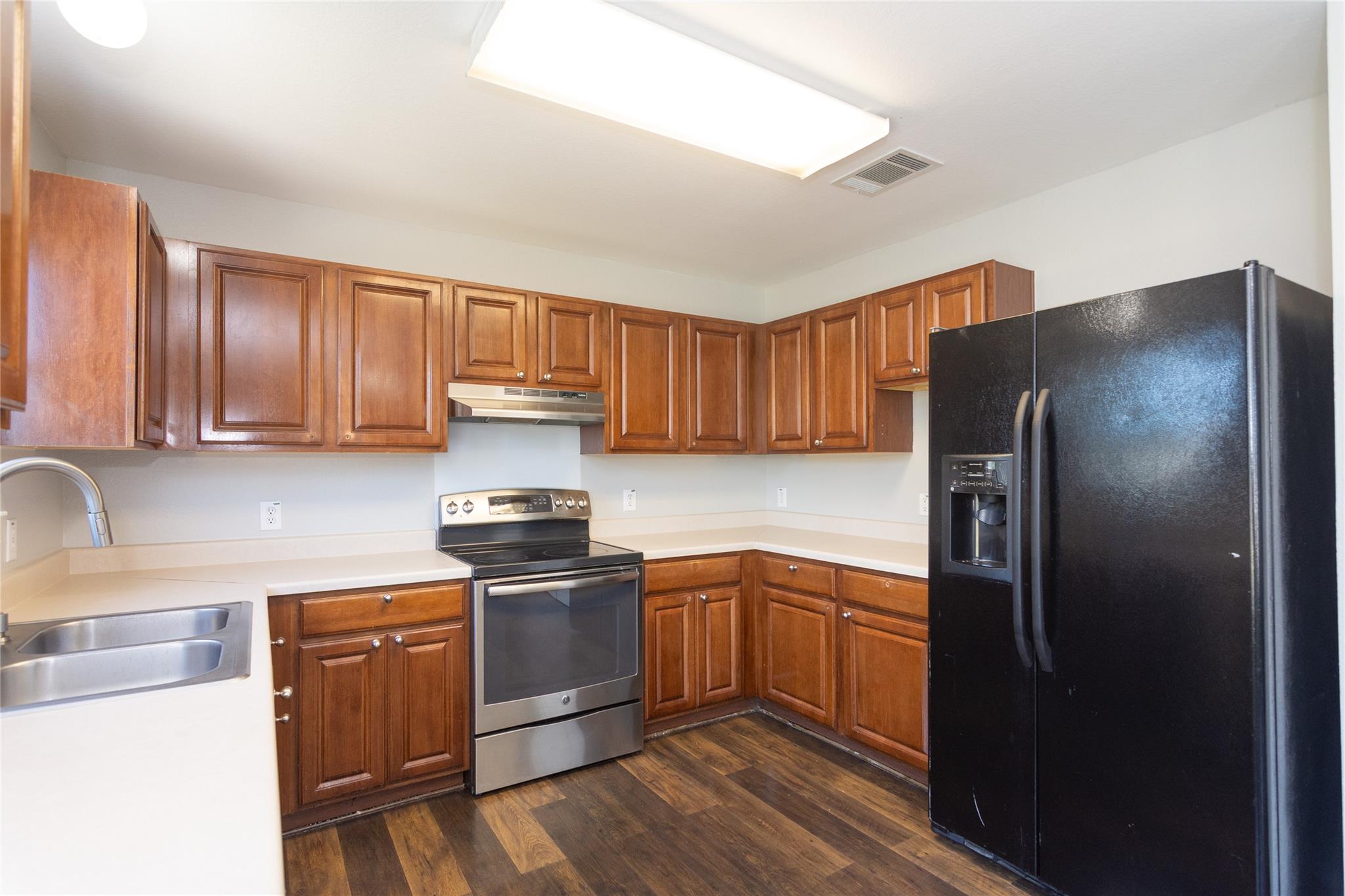 104 Phillips St, Hutto, TX 78634