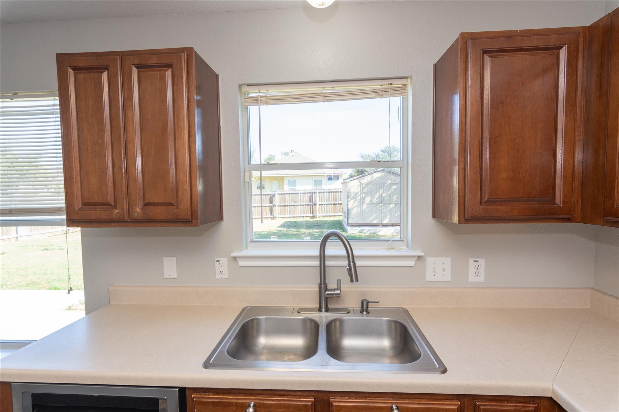 104 Phillips St, Hutto, TX 78634