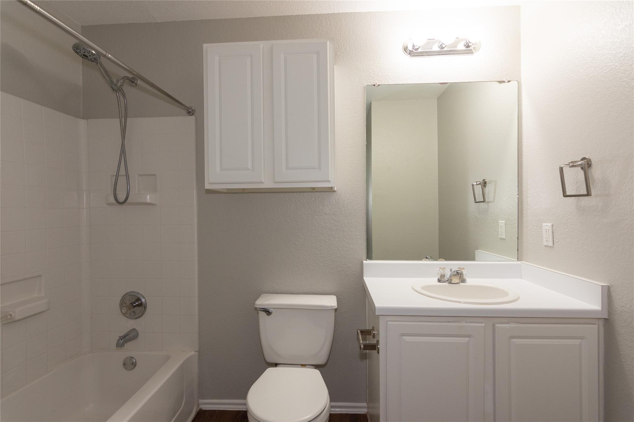 104 Phillips St, Hutto, TX 78634