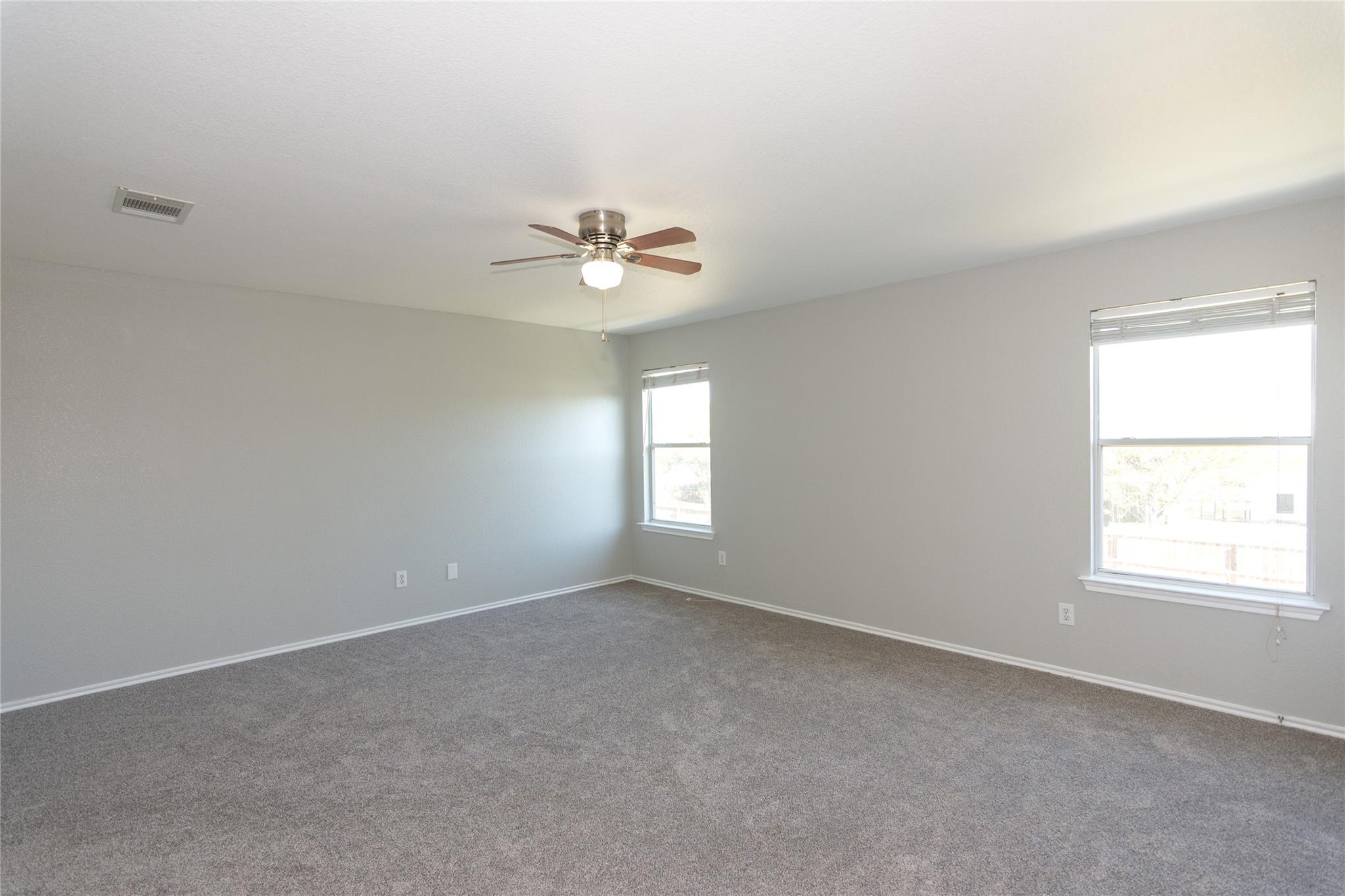 104 Phillips St, Hutto, TX 78634