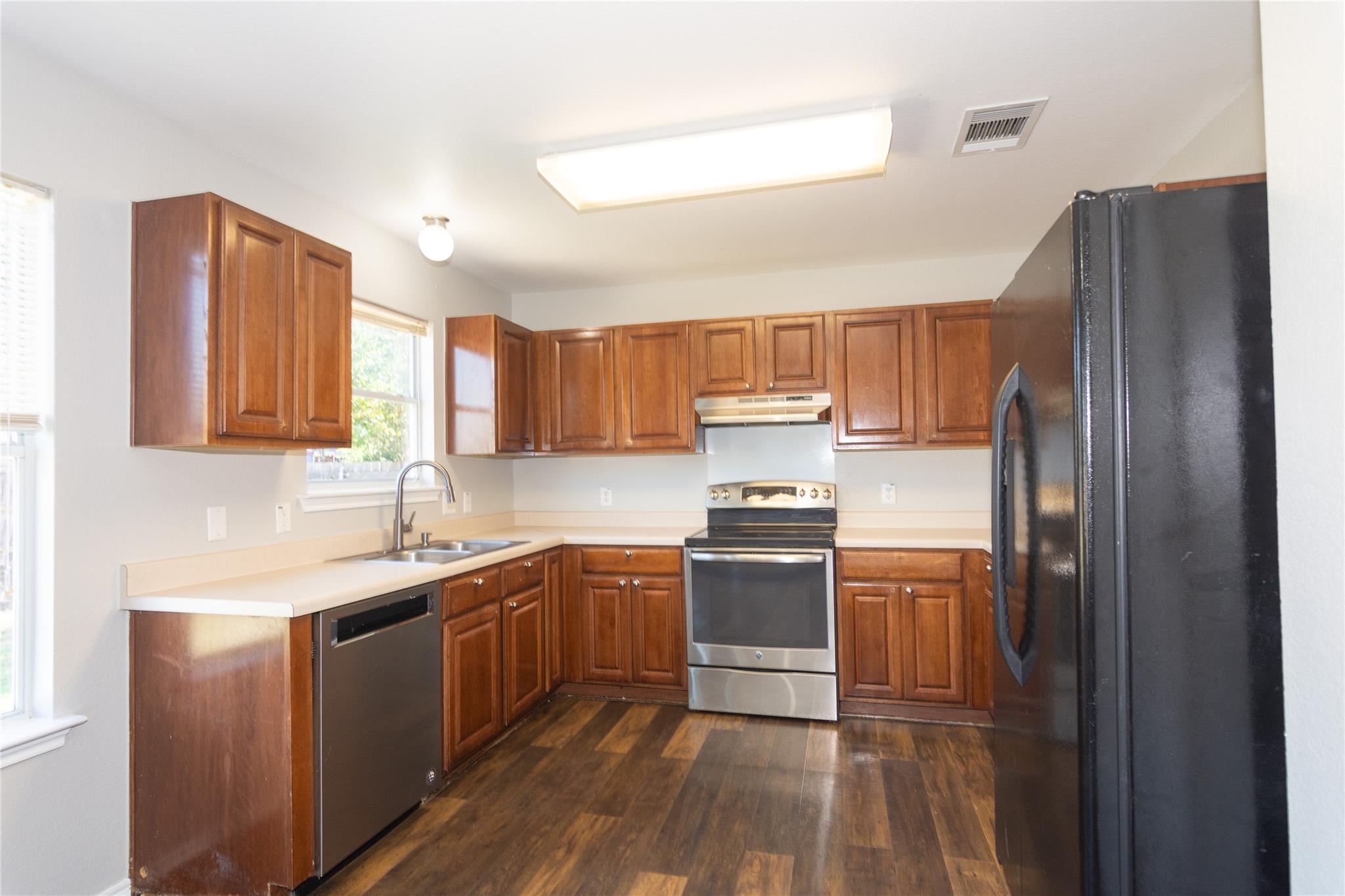 104 Phillips St, Hutto, TX 78634