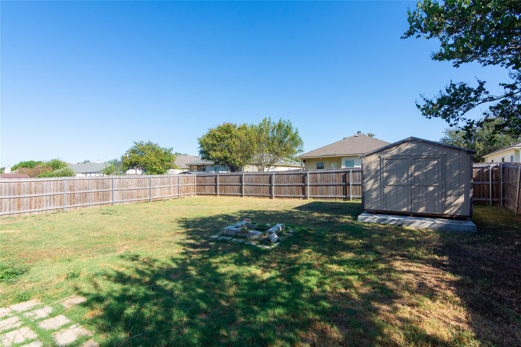 104 Phillips St, Hutto, TX 78634