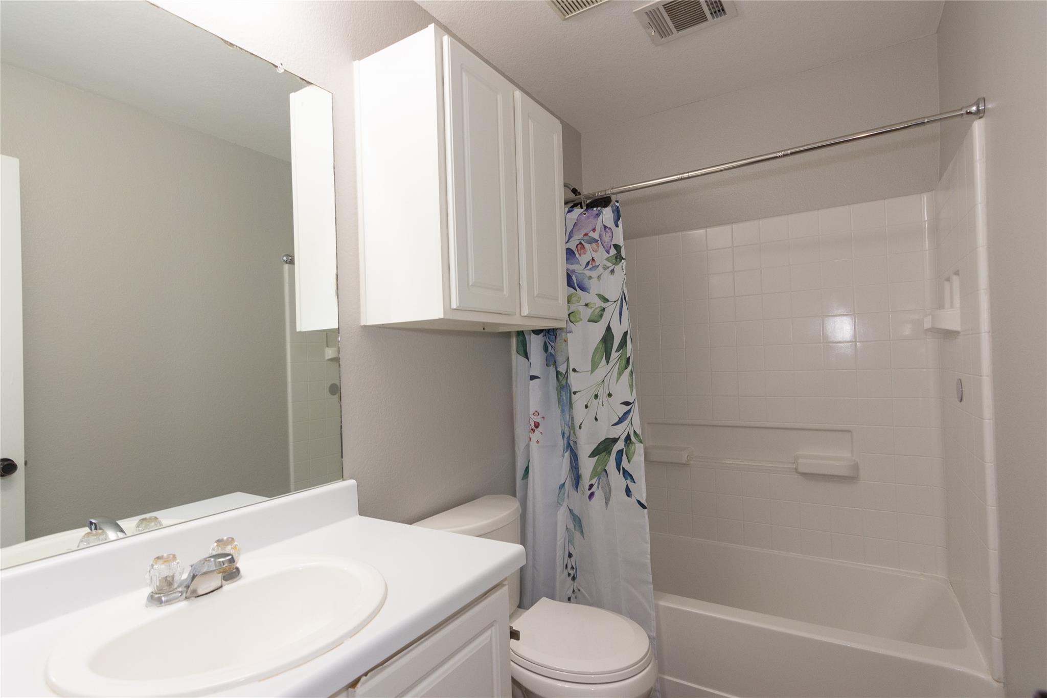 104 Phillips St, Hutto, TX 78634