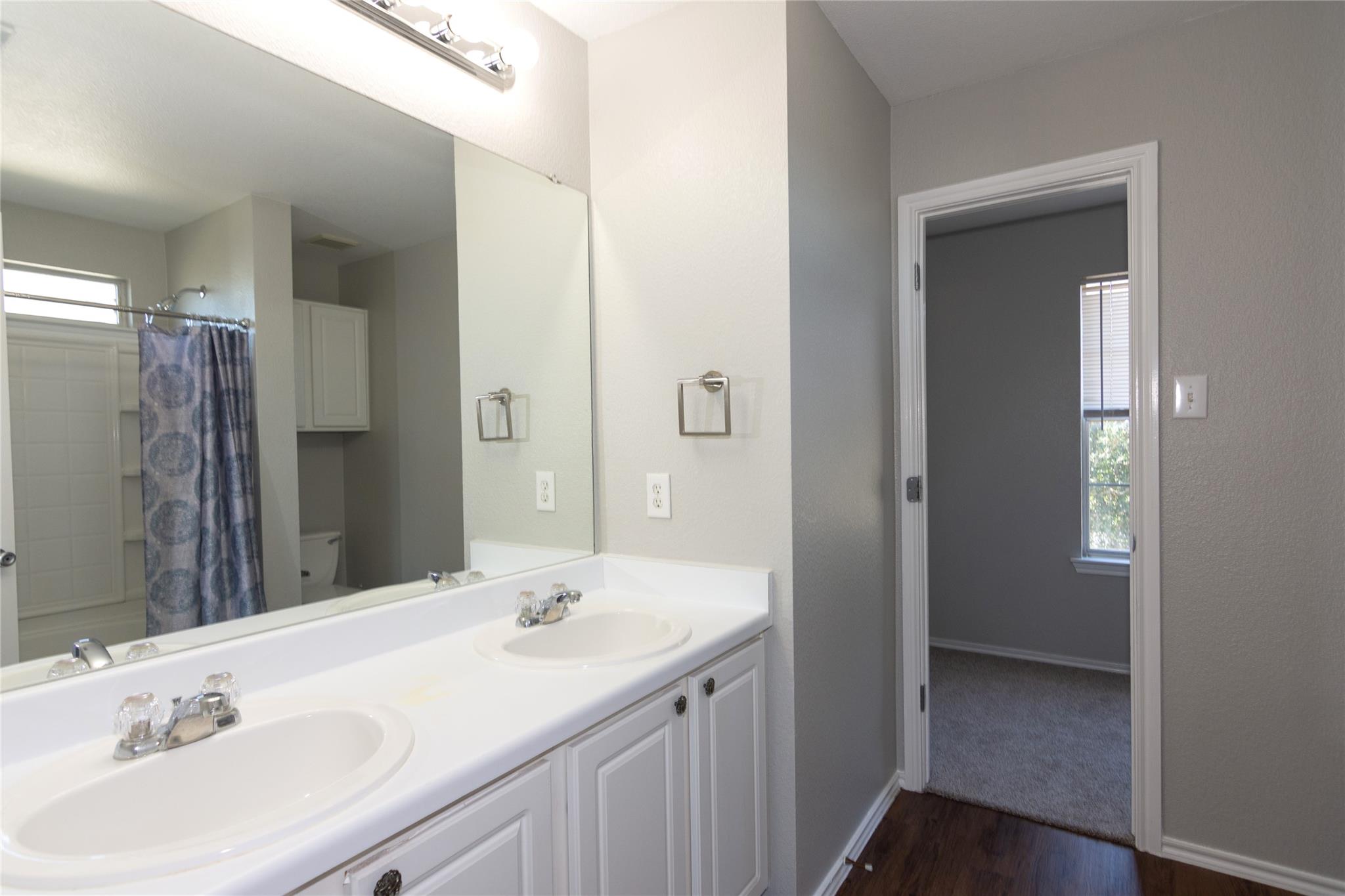 104 Phillips St, Hutto, TX 78634