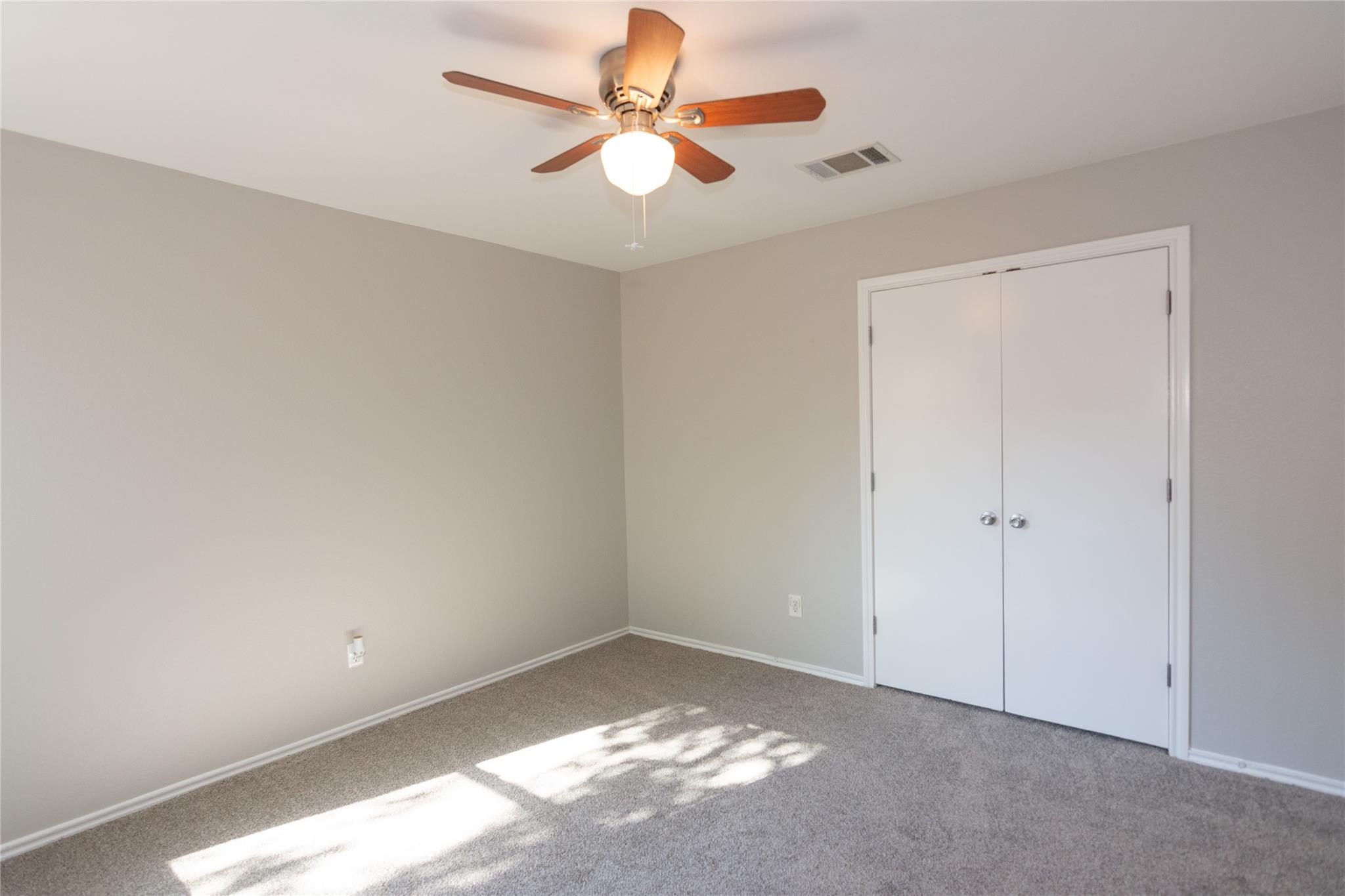 104 Phillips St, Hutto, TX 78634