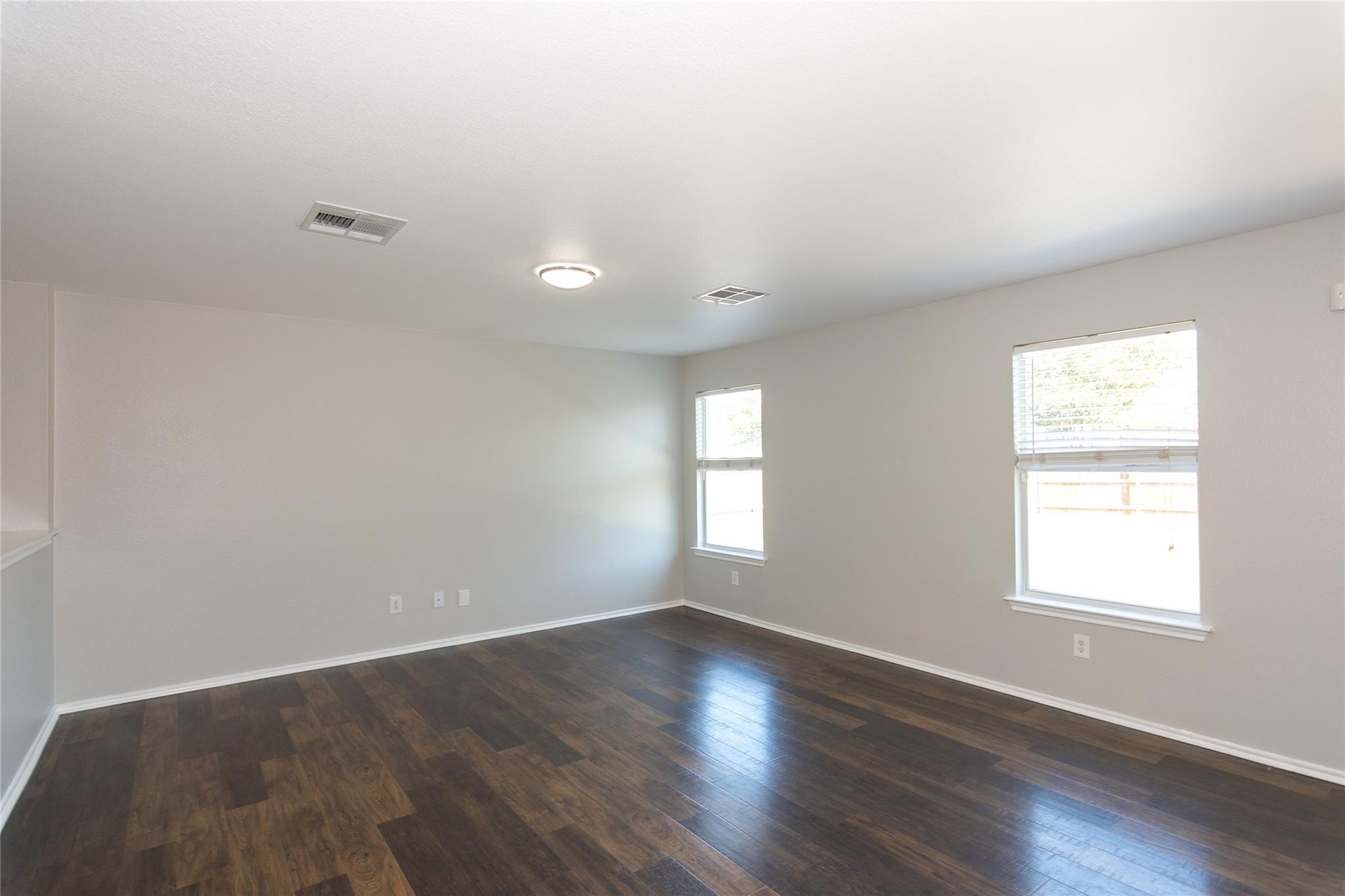 104 Phillips St, Hutto, TX 78634