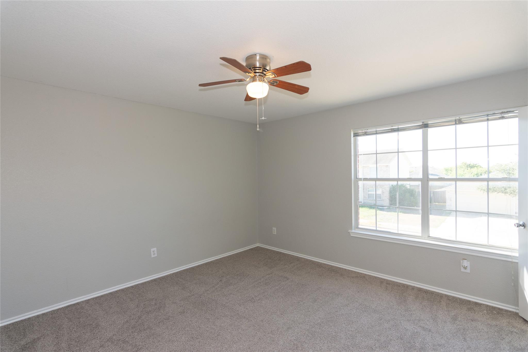 104 Phillips St, Hutto, TX 78634