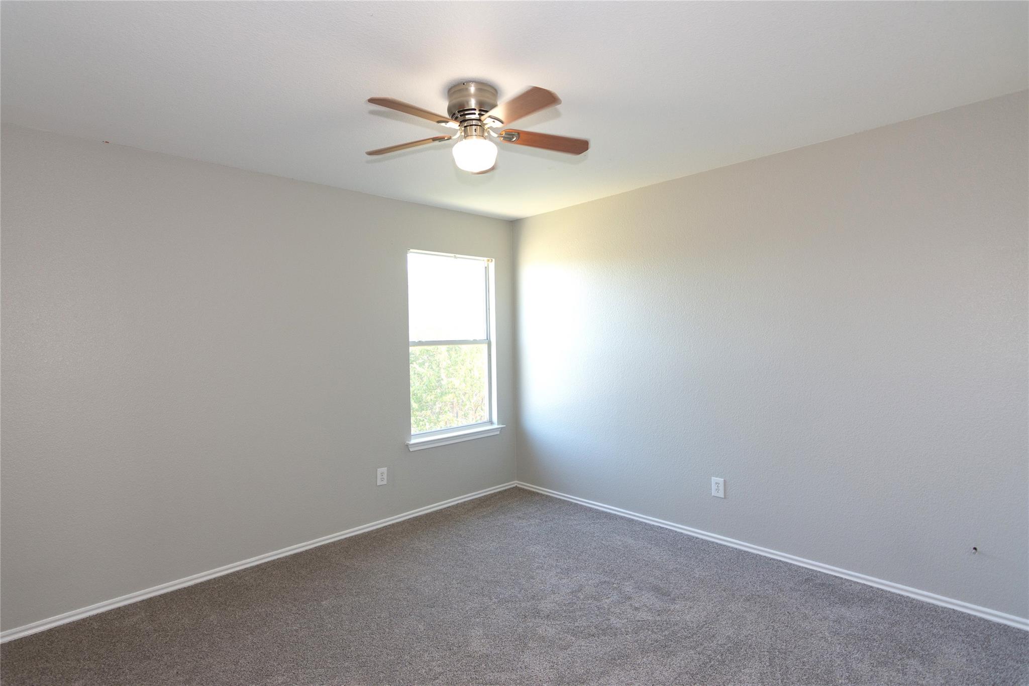 104 Phillips St, Hutto, TX 78634