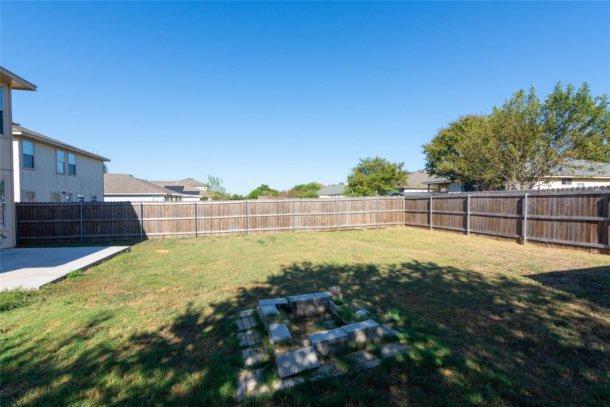 104 Phillips St, Hutto, TX 78634