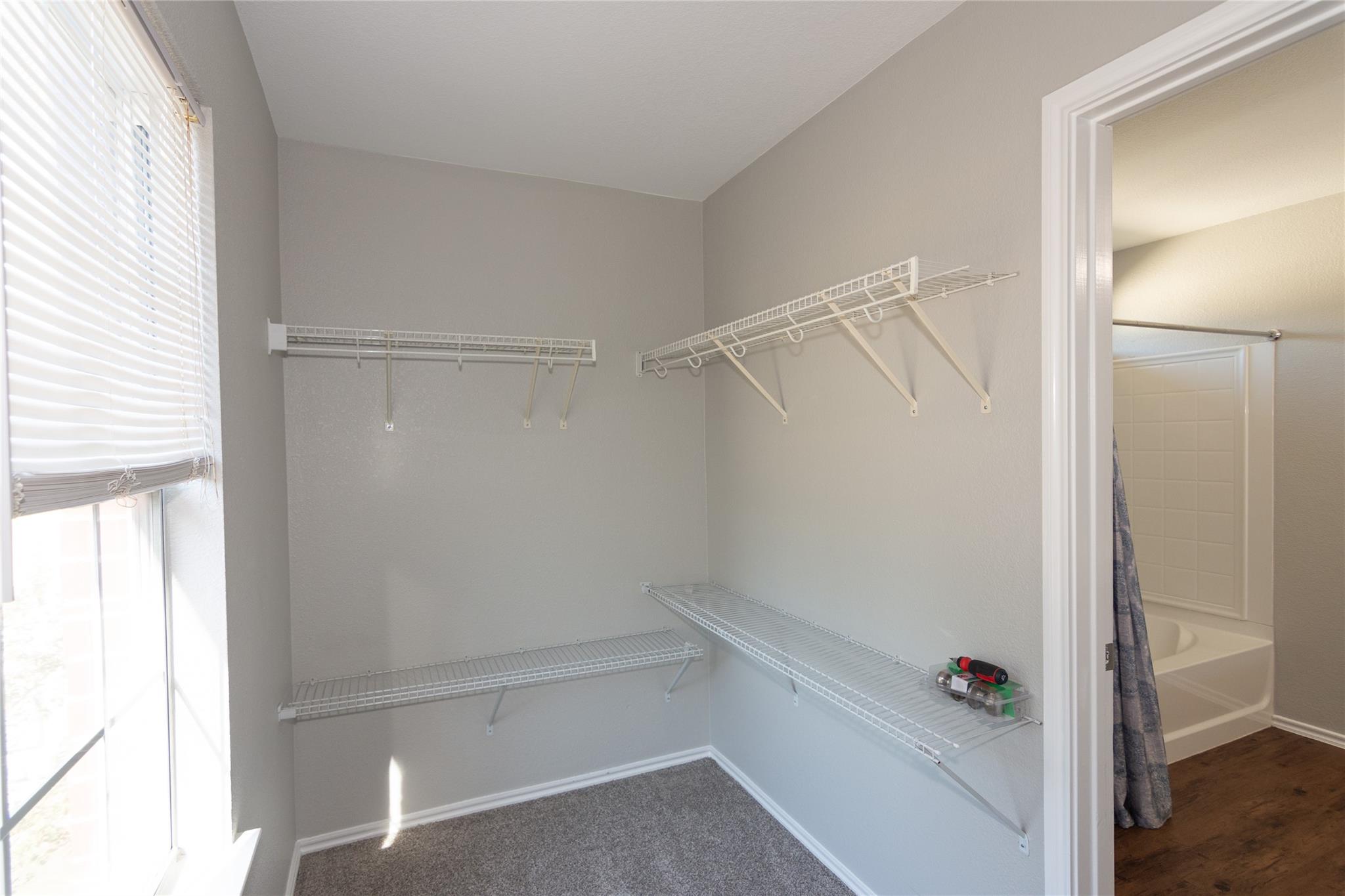 104 Phillips St, Hutto, TX 78634