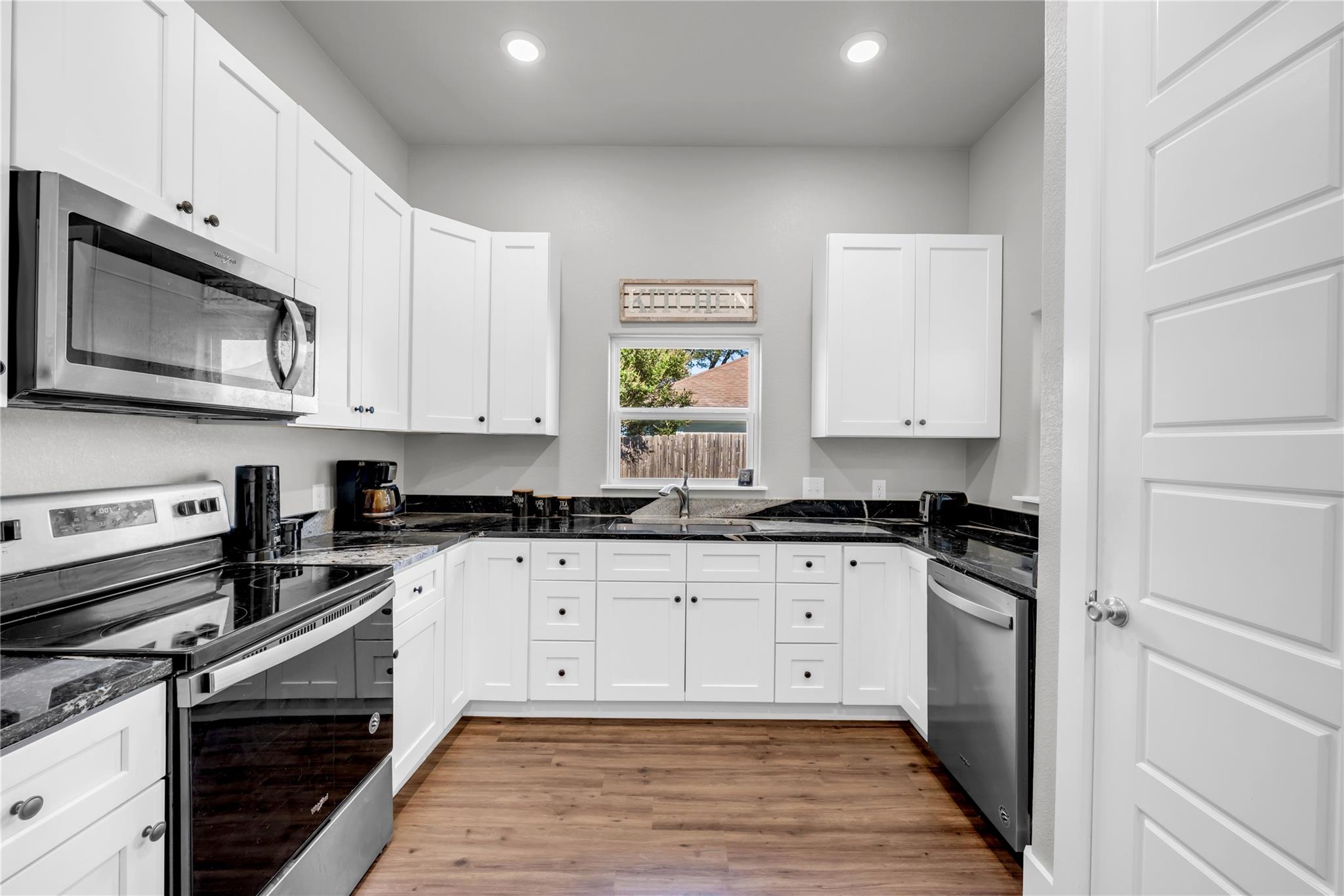 100 S Thomas Cv, Burnet, TX 78611