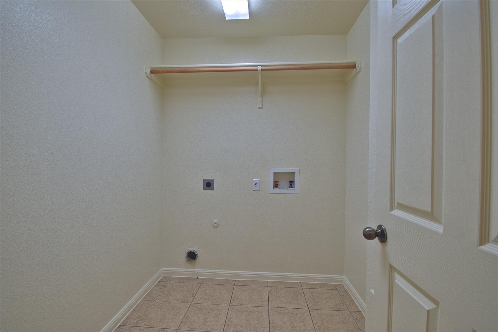 7749 Squirrel Hollow Dr, Georgetown, TX 78628