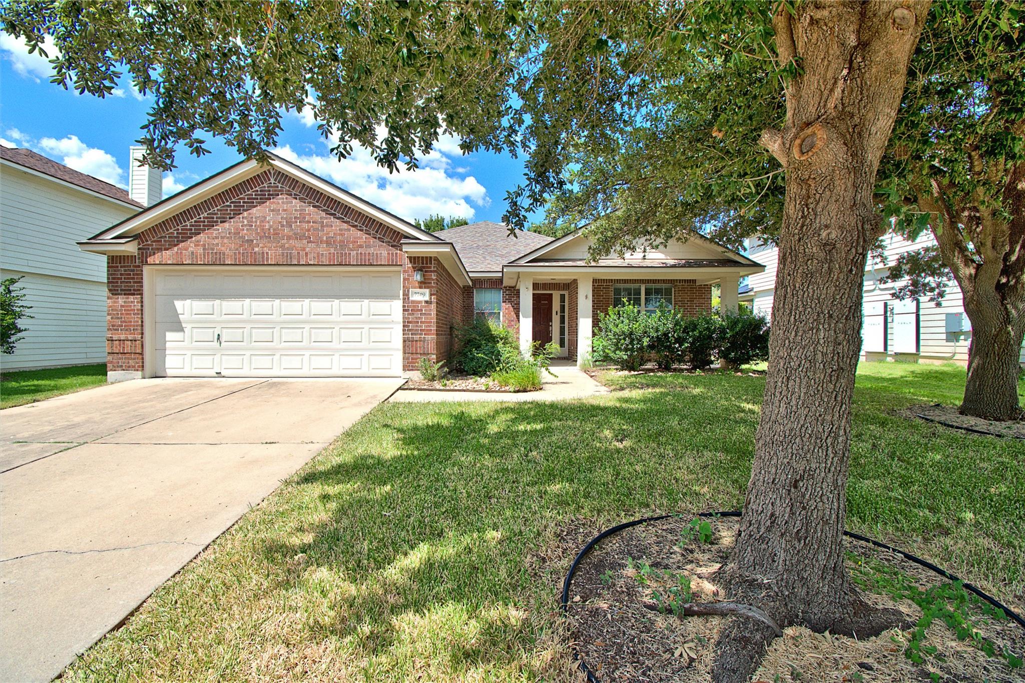 7749 Squirrel Hollow Dr, Georgetown, TX 78628