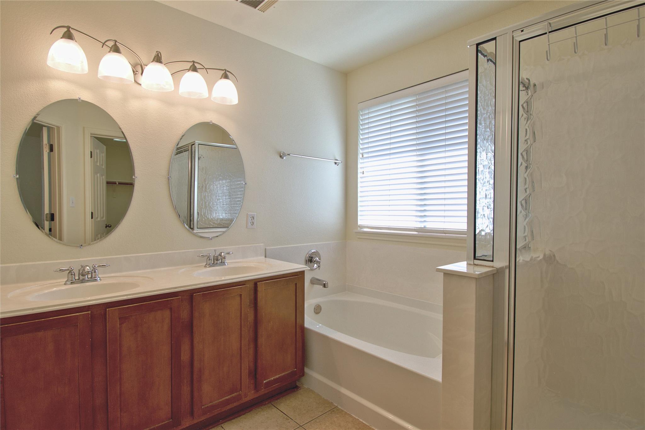 7749 Squirrel Hollow Dr, Georgetown, TX 78628