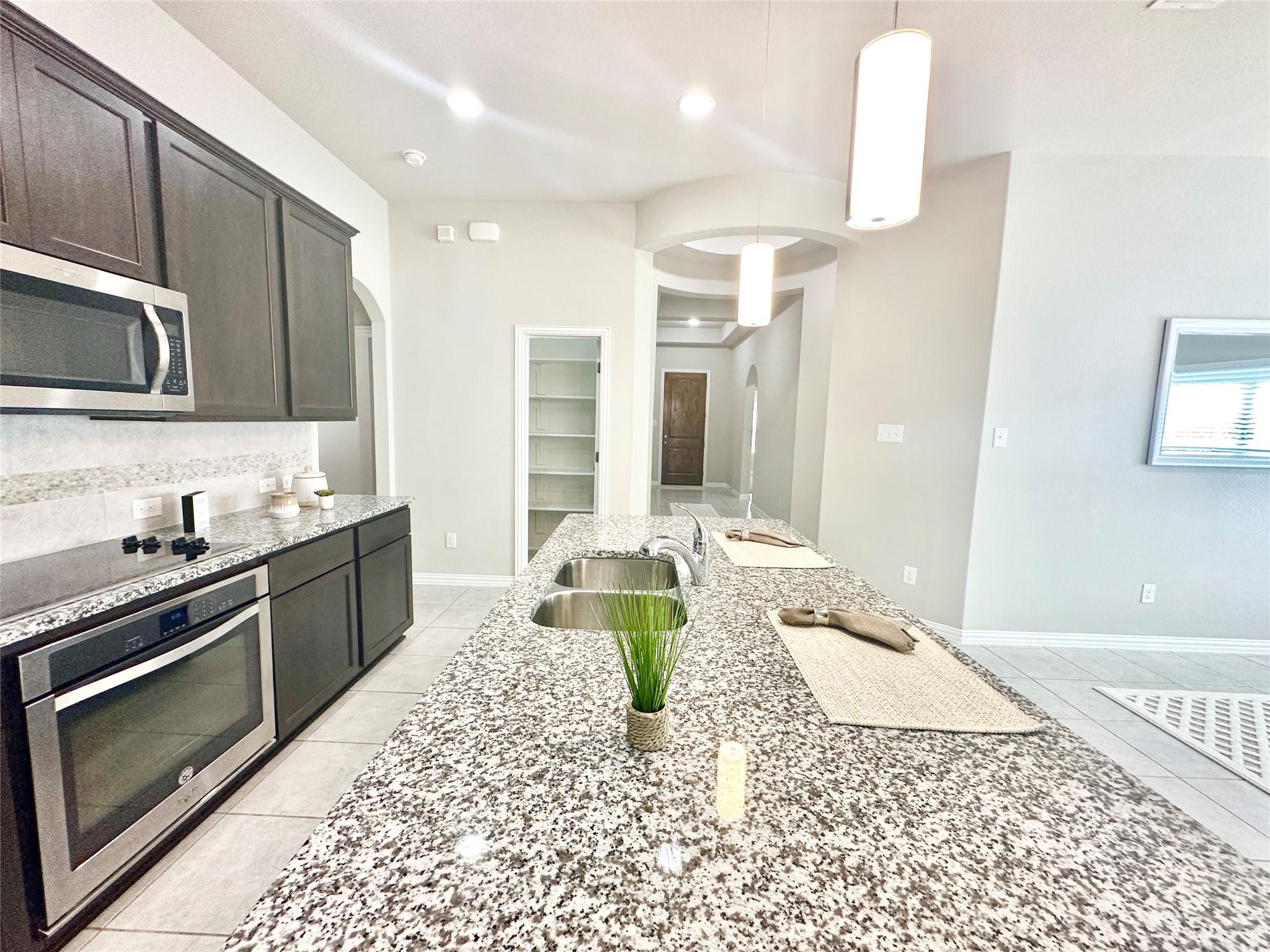 1017 Hillrose Dr, Leander, TX 78641