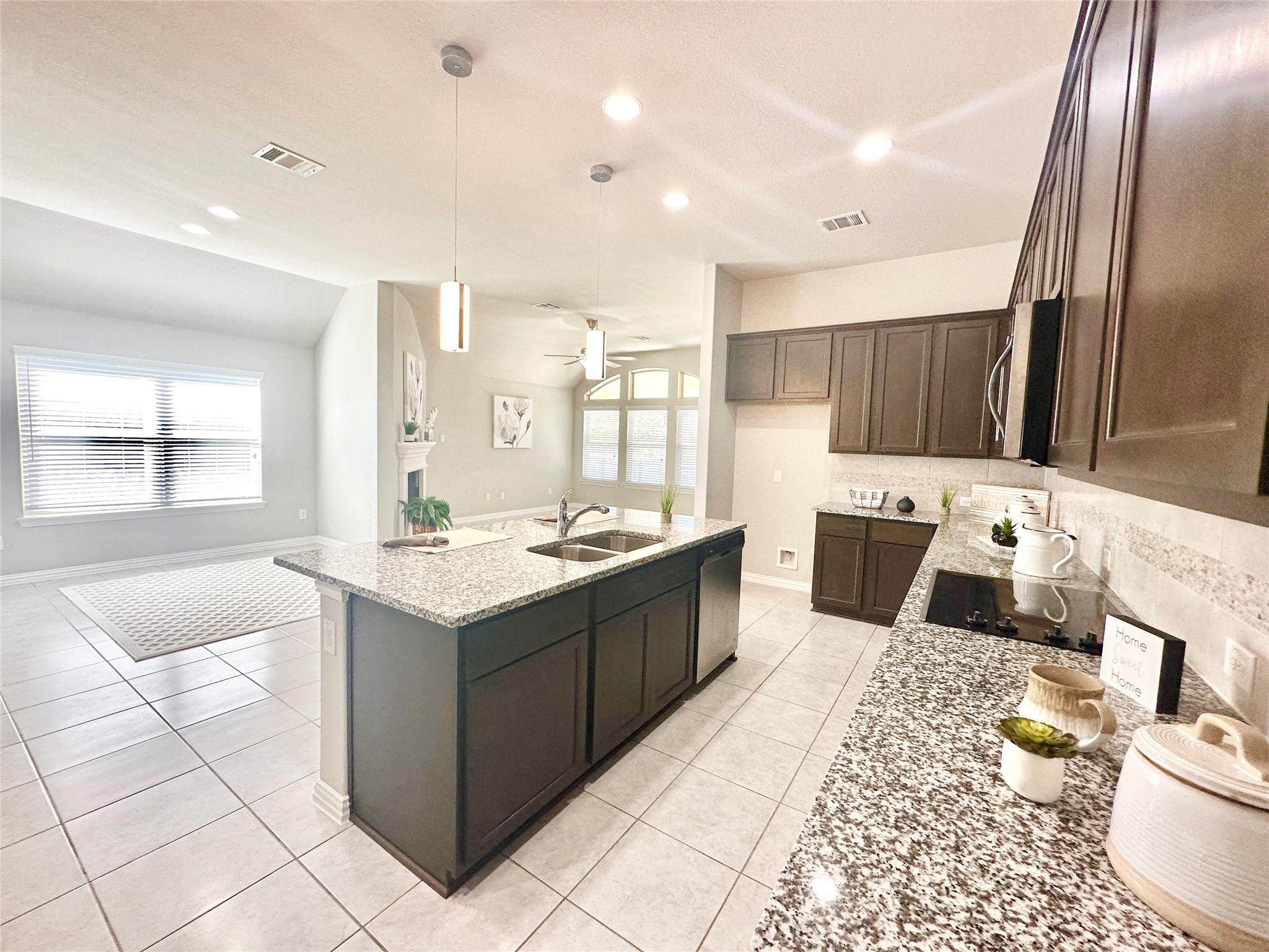 1017 Hillrose Dr, Leander, TX 78641