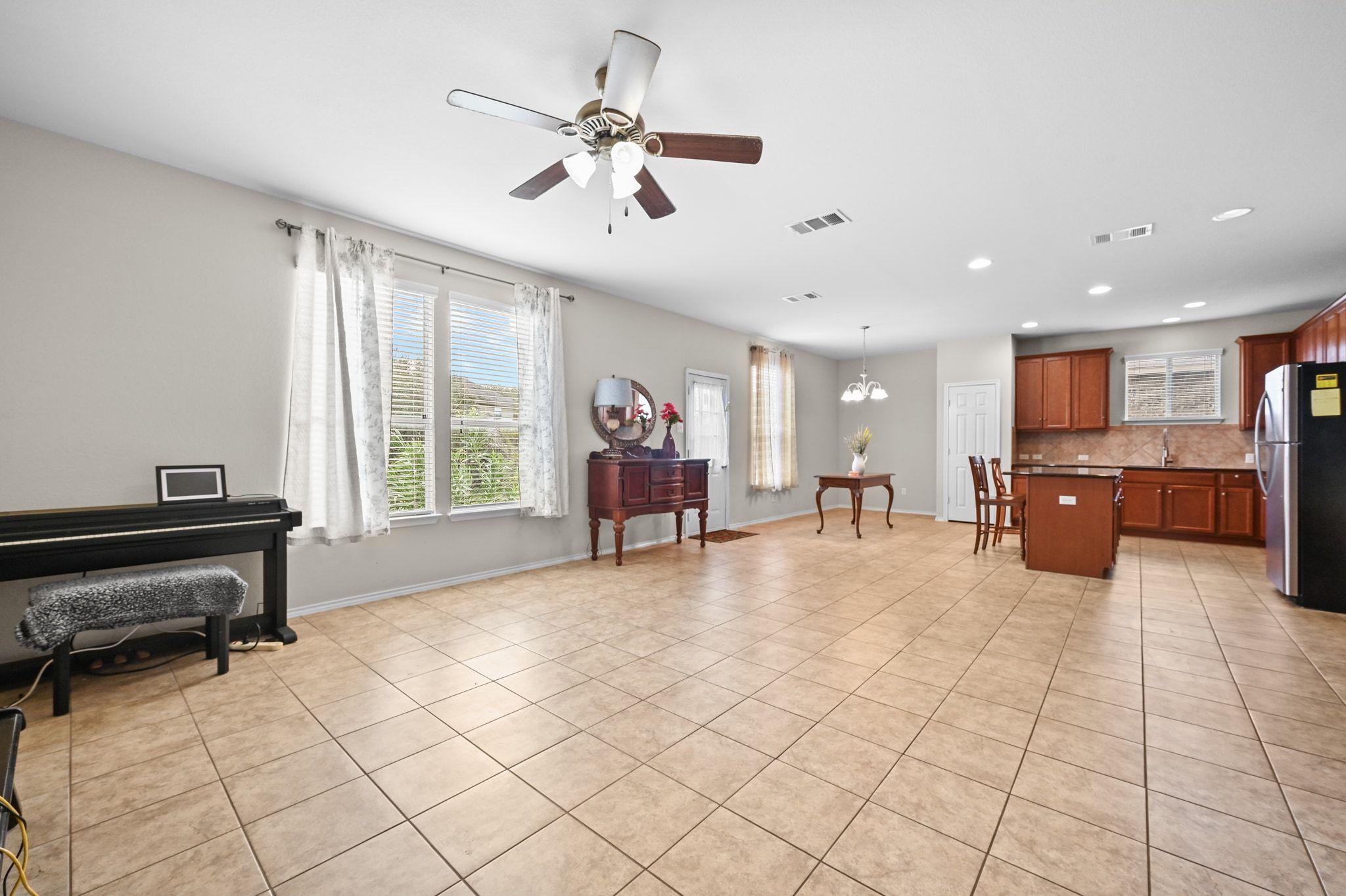 140 Lynn Crest Bnd, Buda, TX 78610