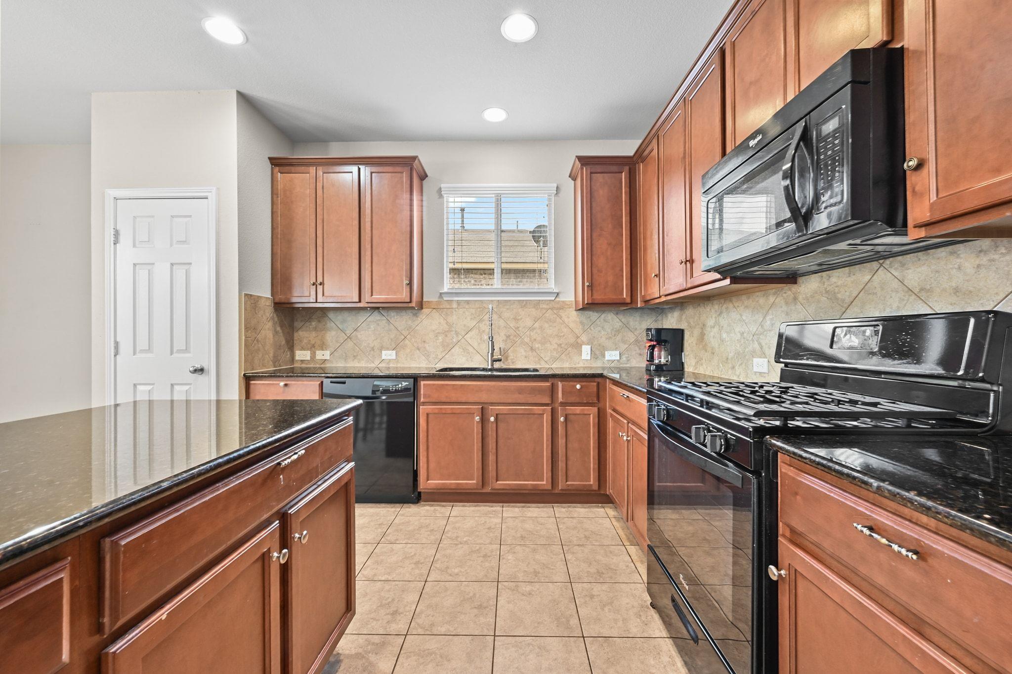 140 Lynn Crest Bnd, Buda, TX 78610