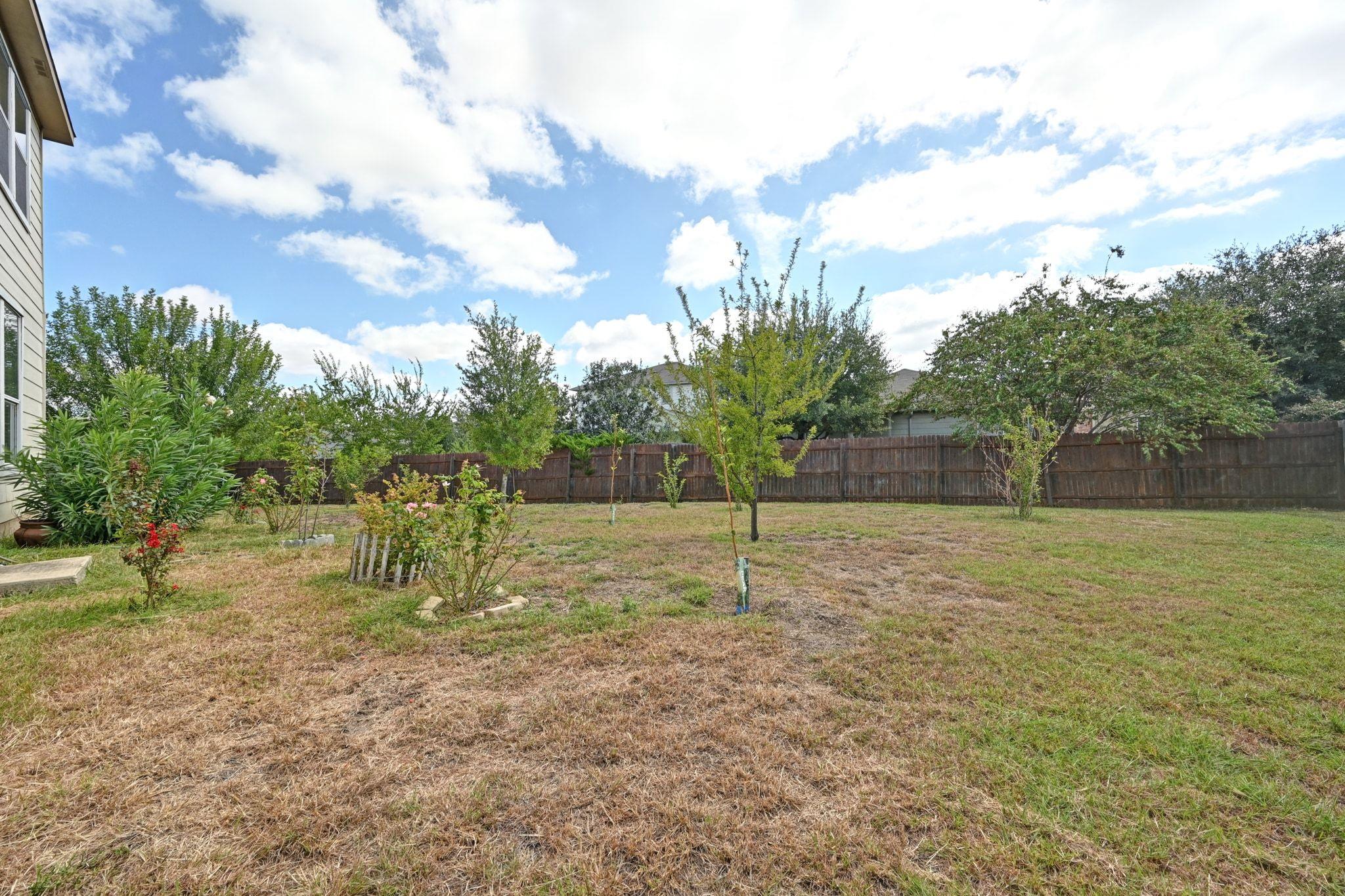 140 Lynn Crest Bnd, Buda, TX 78610