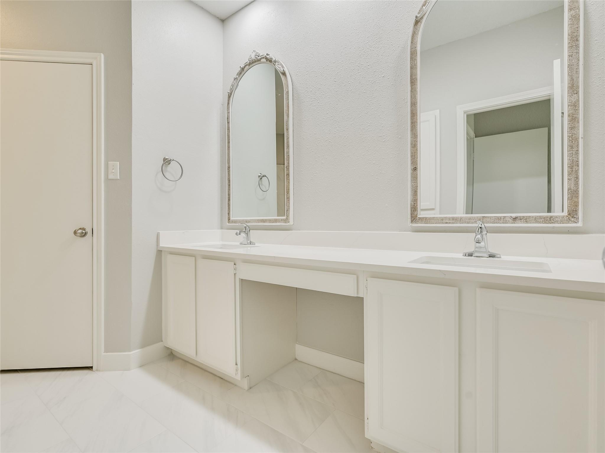 8402 Cima Oak Ln # B-4, Austin, TX 78759