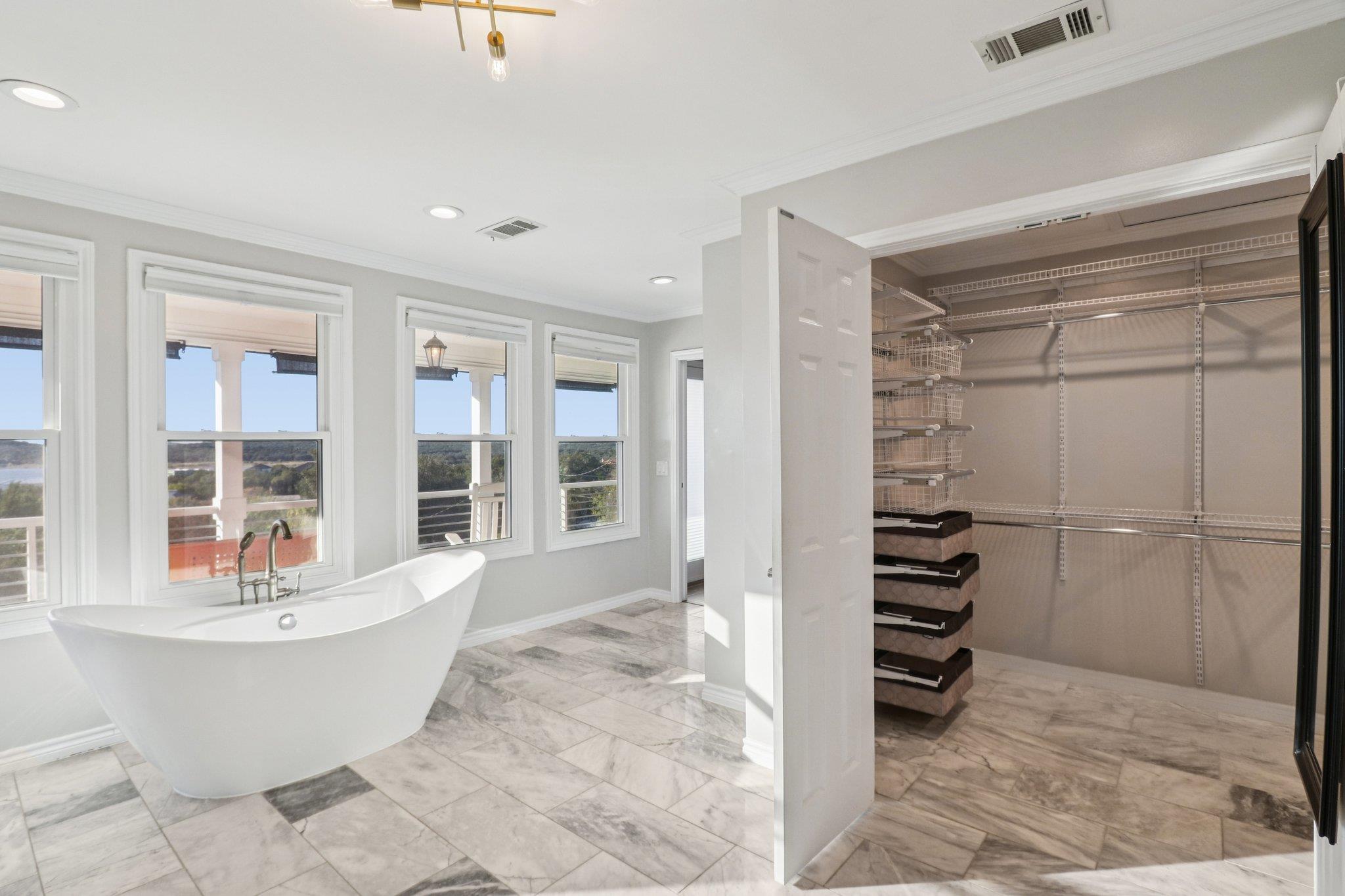 5101 Country Club Dr, Lago Vista, TX 78645