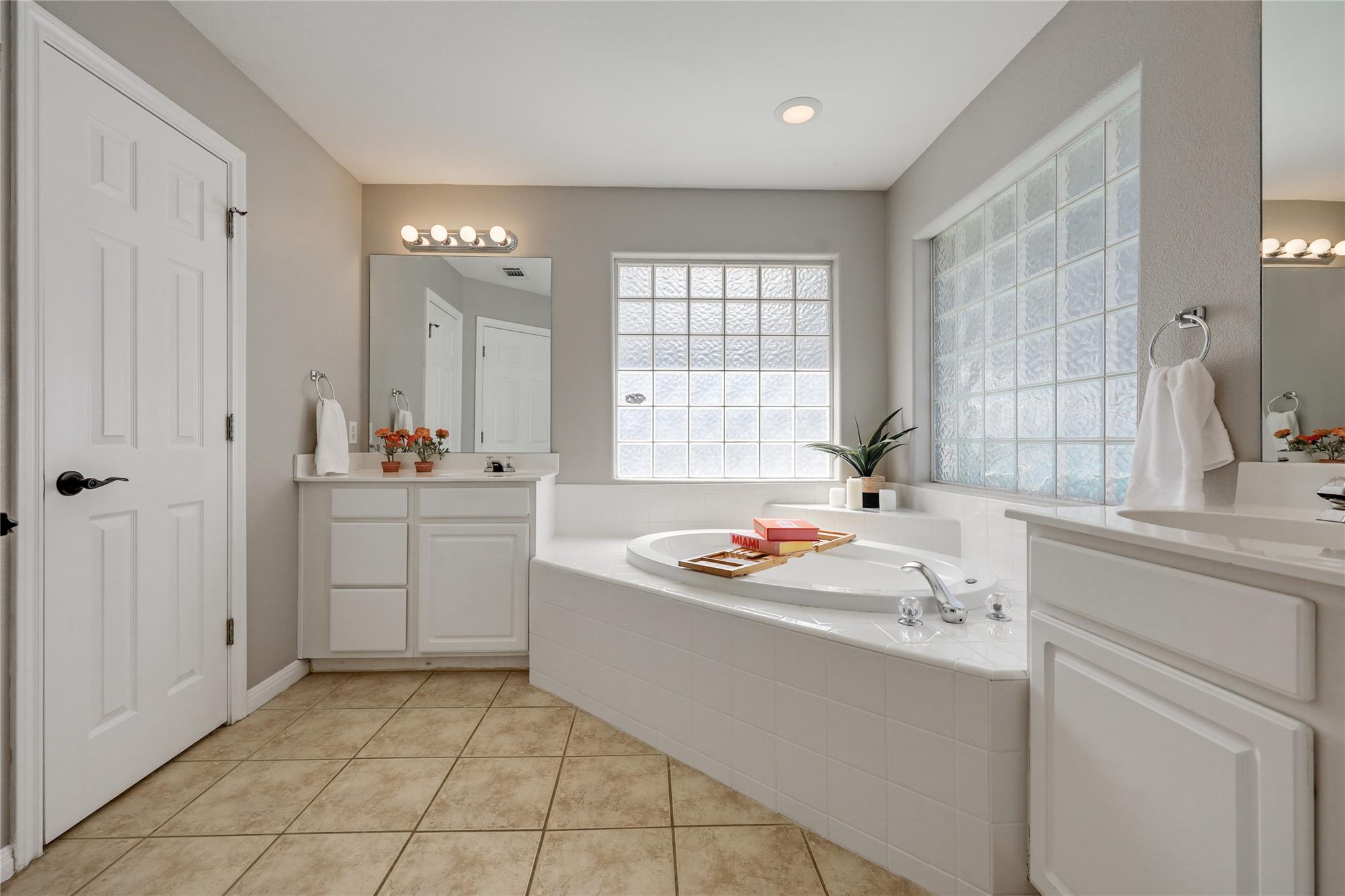 8313 Timber Trl, Lago Vista, TX 78645