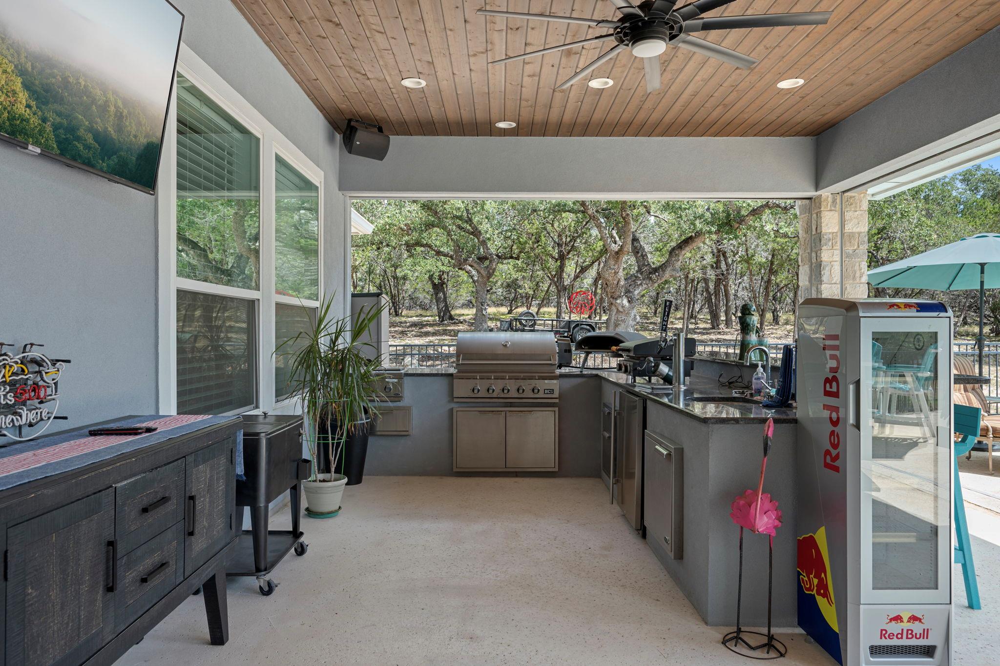 864 Coyote Ridge Dr, Spring Branch, TX 78070