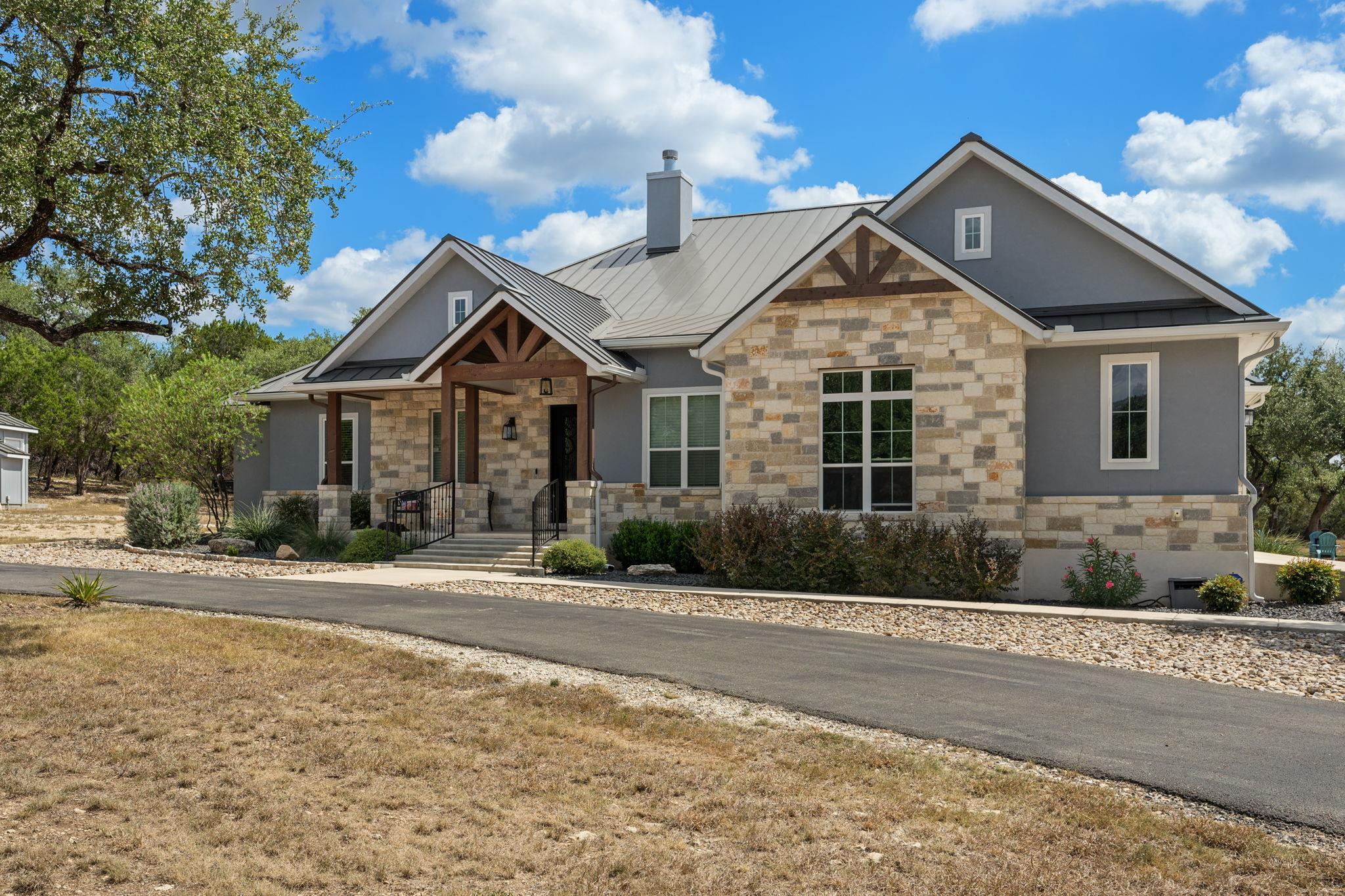 864 Coyote Ridge Dr, Spring Branch, TX 78070