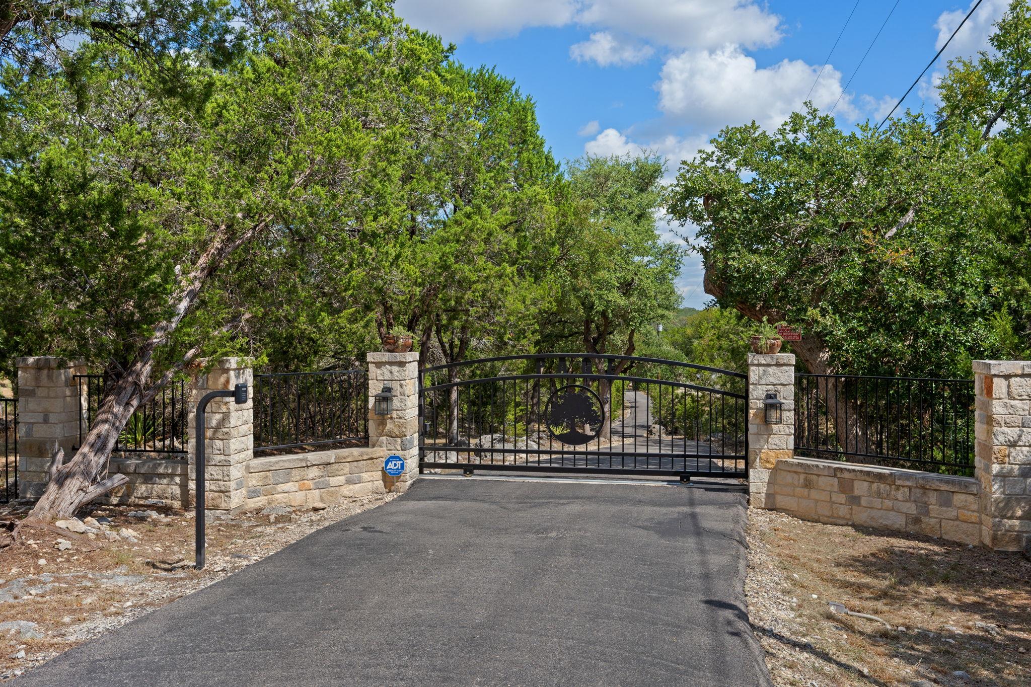 864 Coyote Ridge Dr, Spring Branch, TX 78070