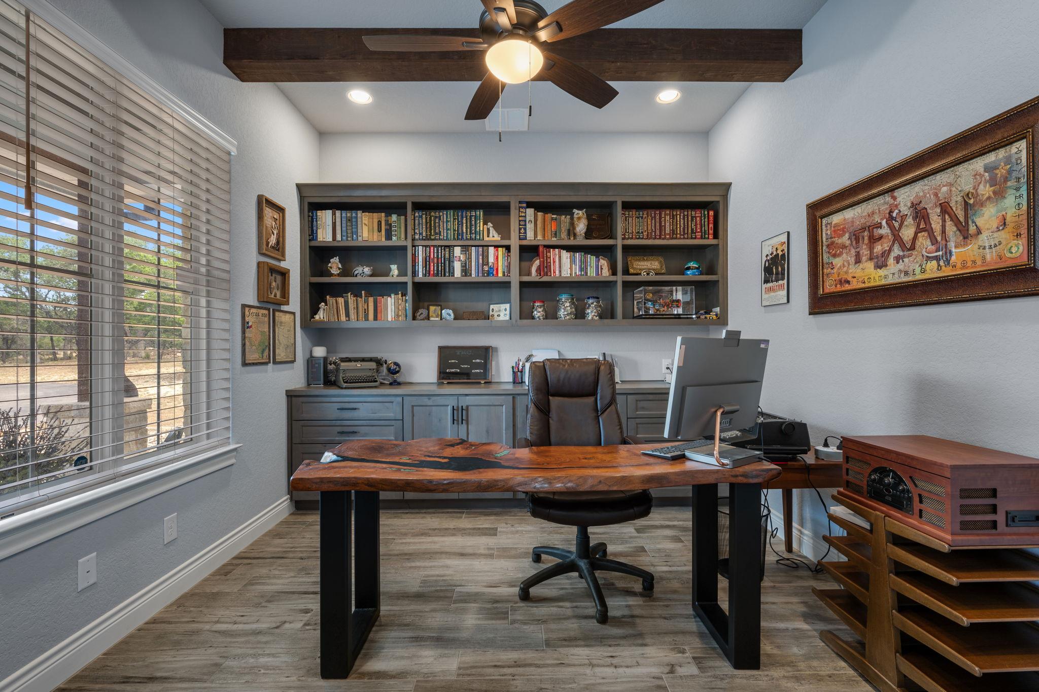 864 Coyote Ridge Dr, Spring Branch, TX 78070