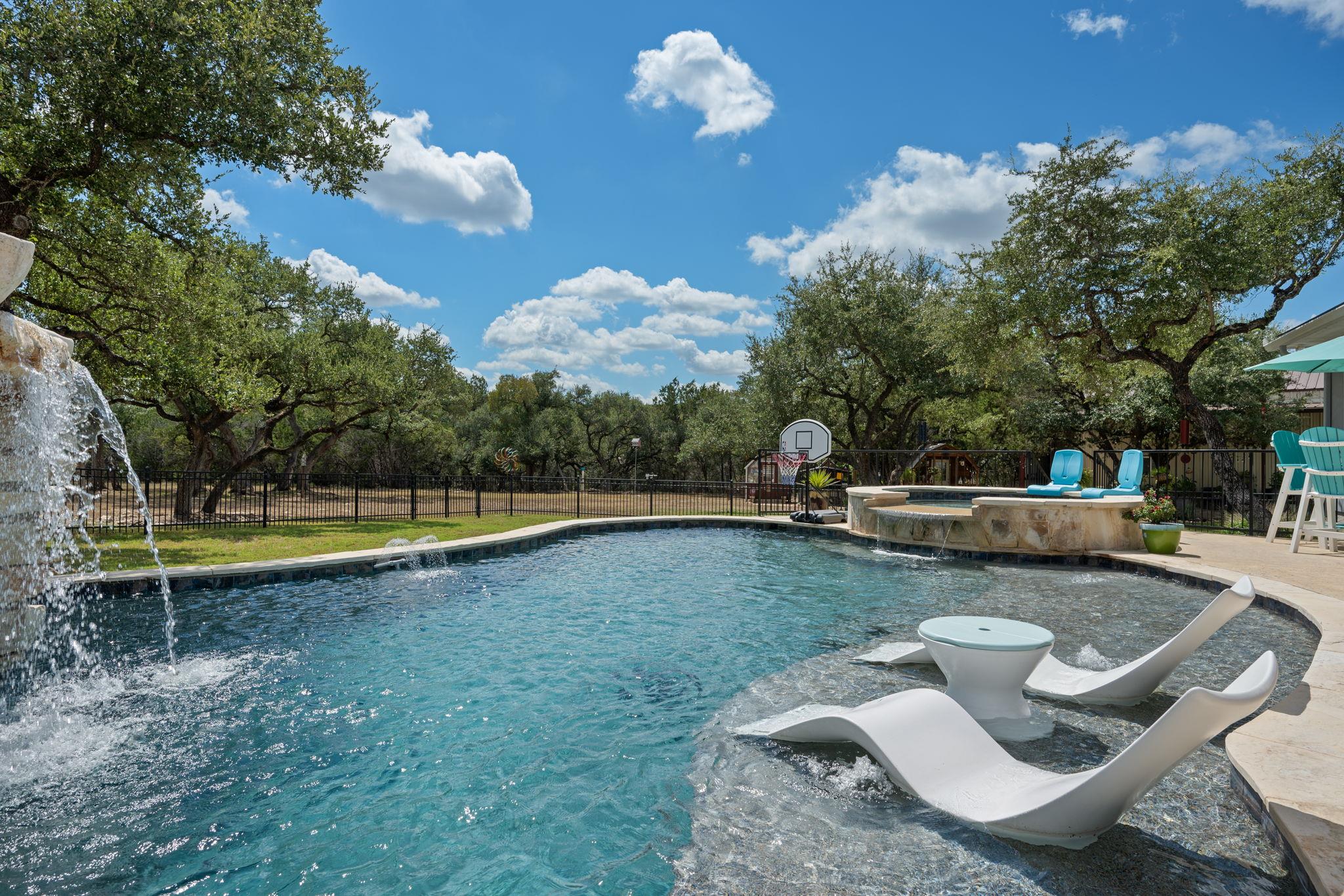 864 Coyote Ridge Dr, Spring Branch, TX 78070