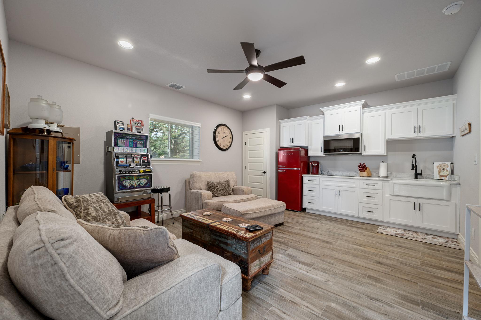 864 Coyote Ridge Dr, Spring Branch, TX 78070