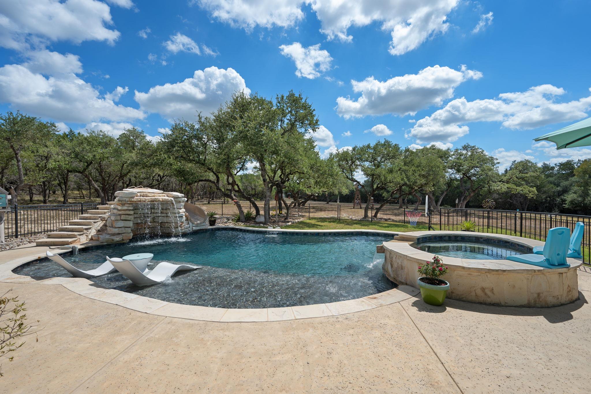 864 Coyote Ridge Dr, Spring Branch, TX 78070
