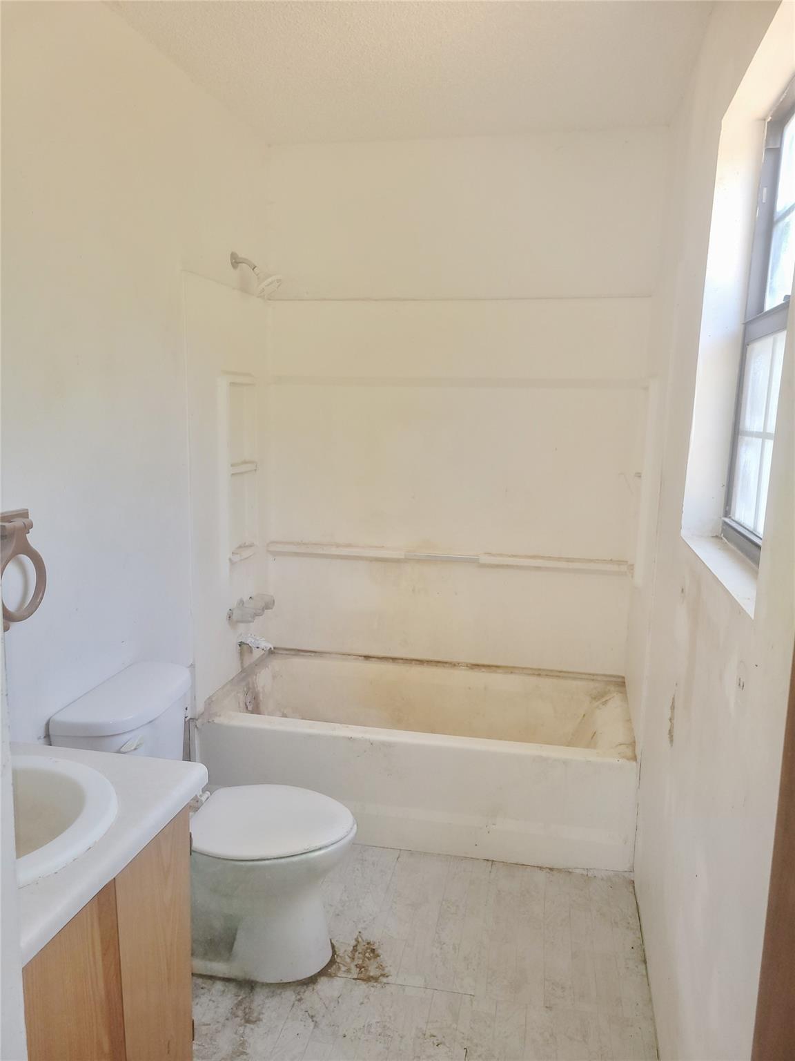 747 Chamberlin Rd, Dale, TX 78616