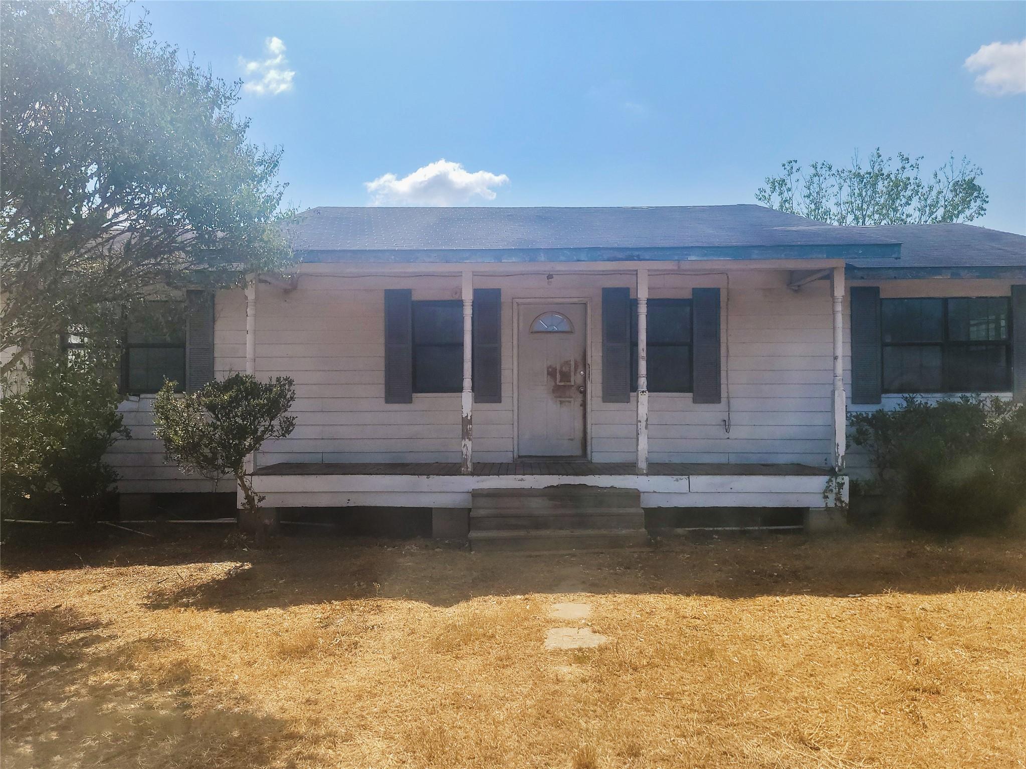 747 Chamberlin Rd, Dale, TX 78616