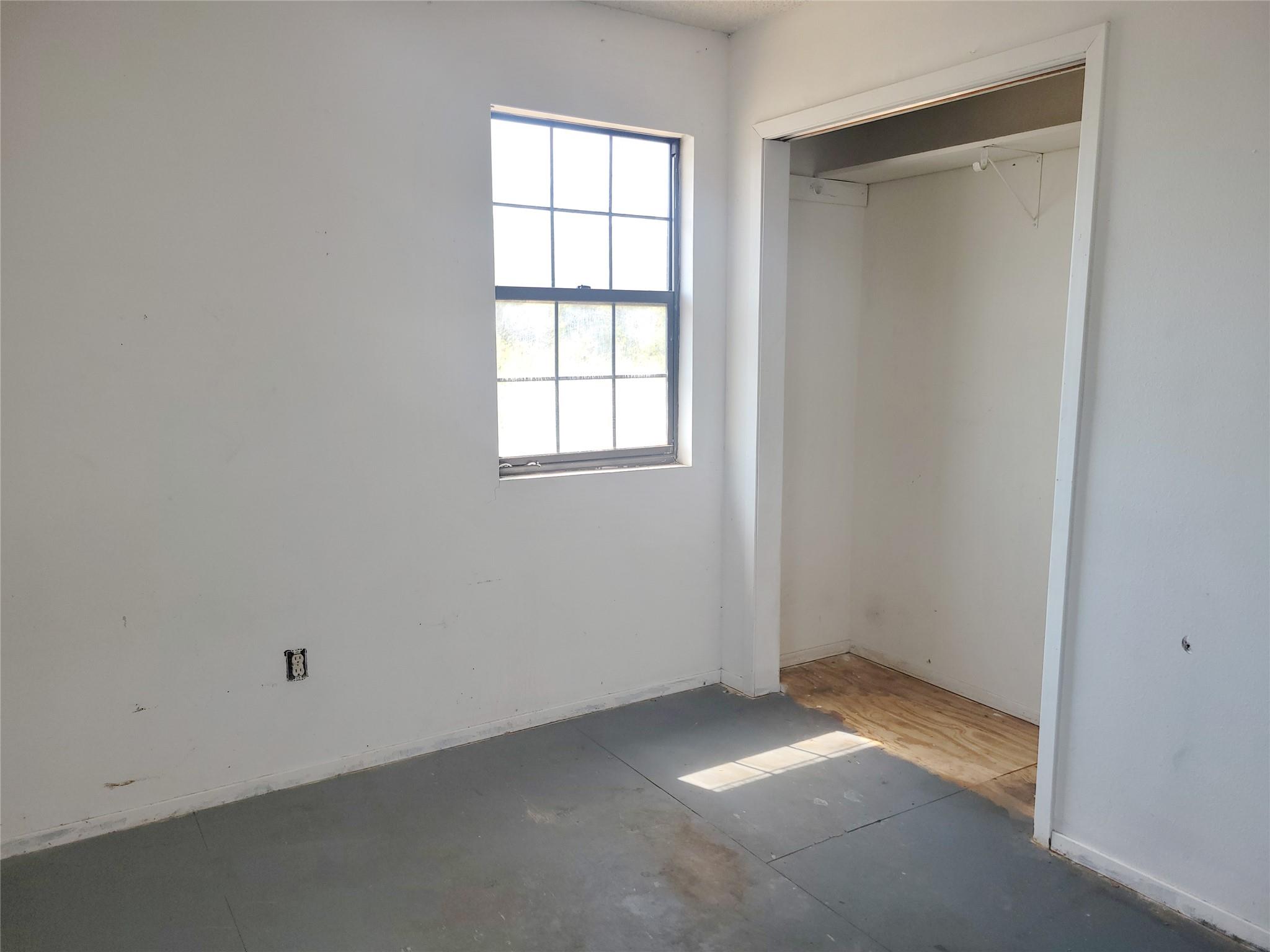 747 Chamberlin Rd, Dale, TX 78616