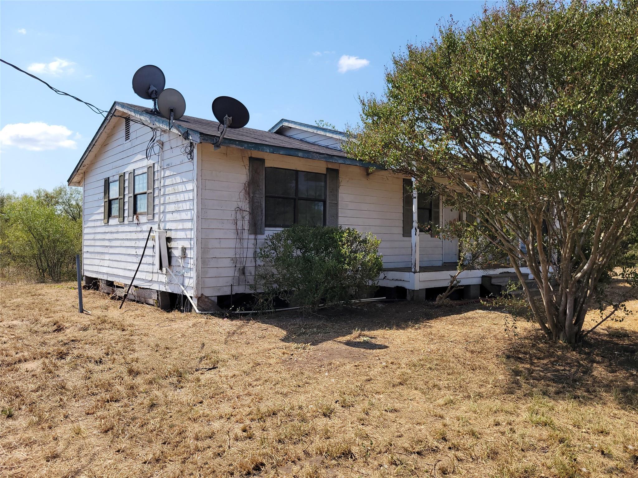 747 Chamberlin Rd, Dale, TX 78616