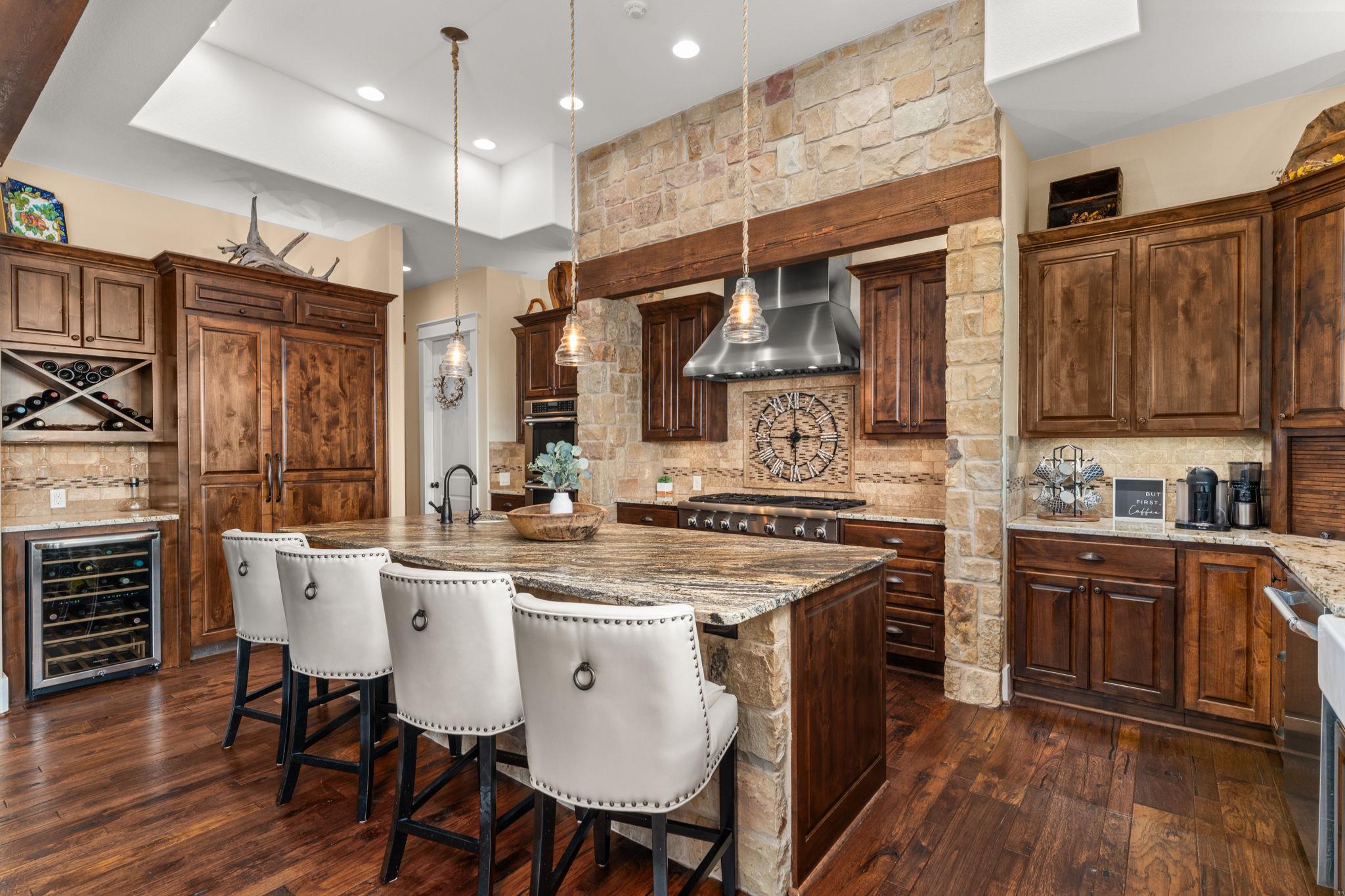 1010 Vista Ridge Dr, Round Mountain, TX 78663