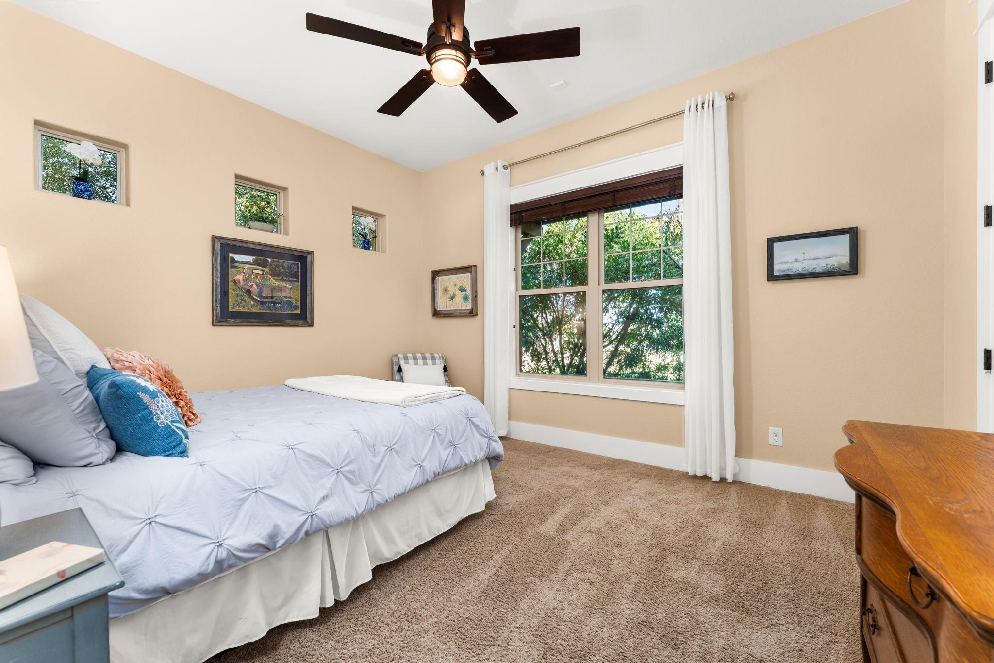 1010 Vista Ridge Dr, Round Mountain, TX 78663