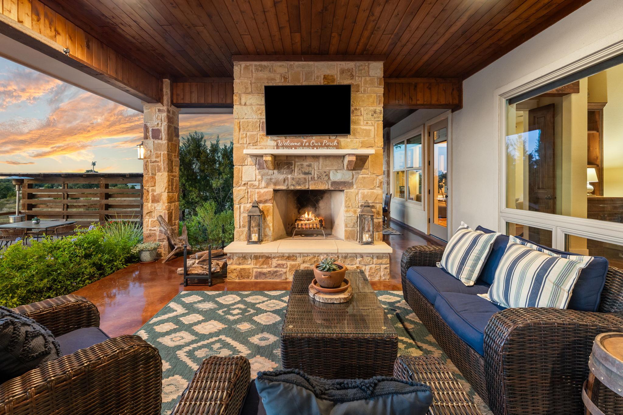 1010 Vista Ridge Dr, Round Mountain, TX 78663