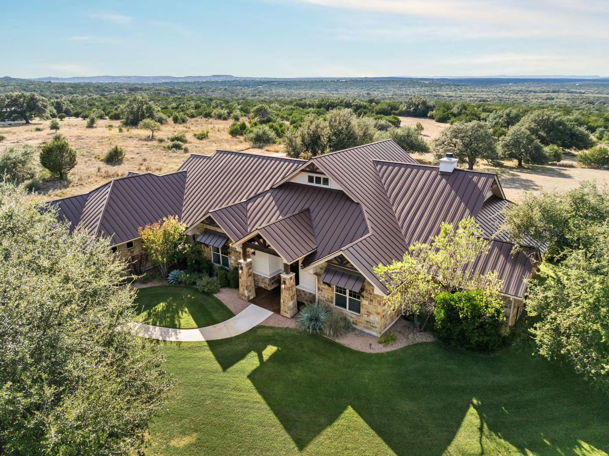 1010 Vista Ridge Dr, Round Mountain, TX 78663