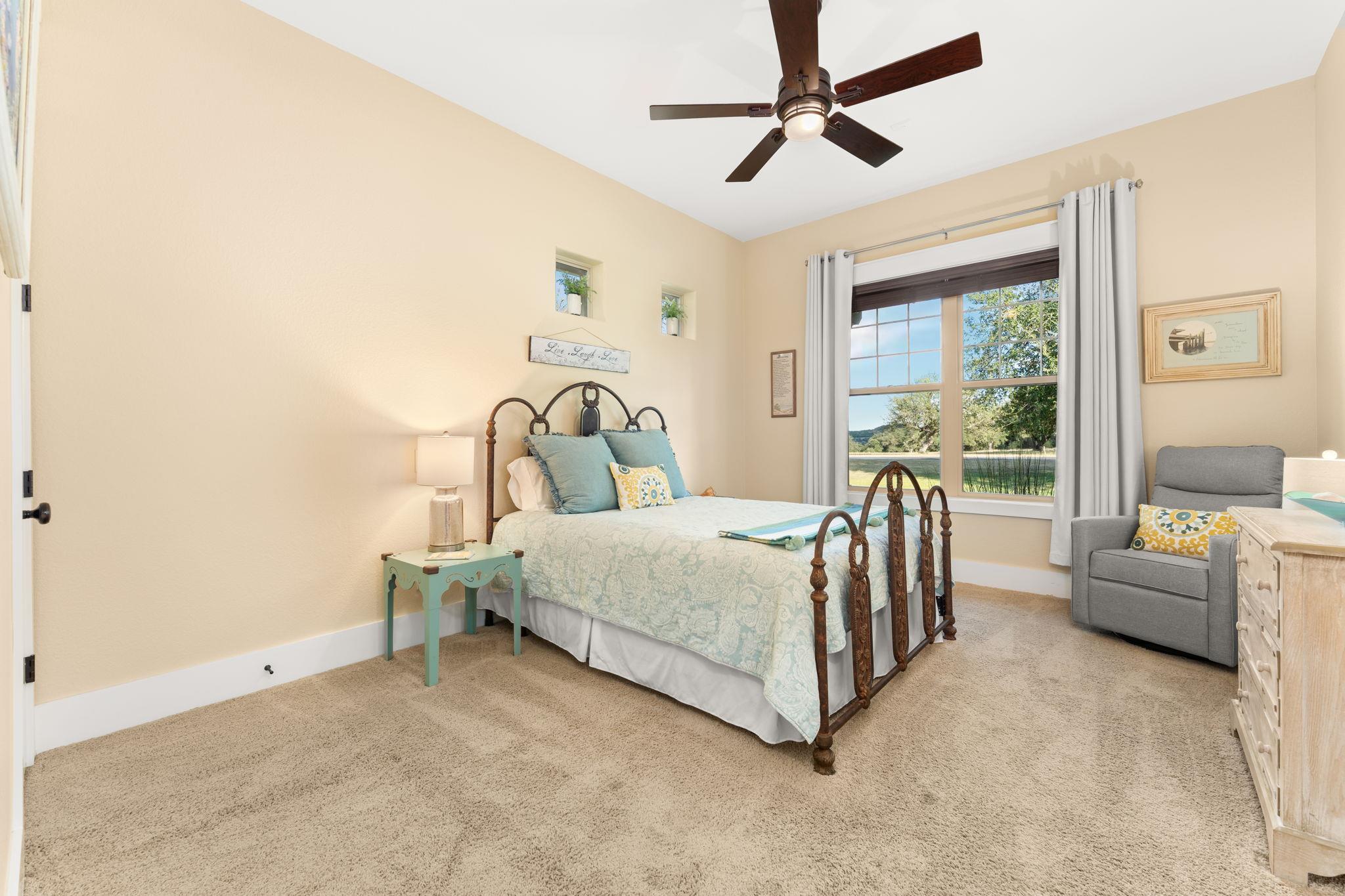 1010 Vista Ridge Dr, Round Mountain, TX 78663