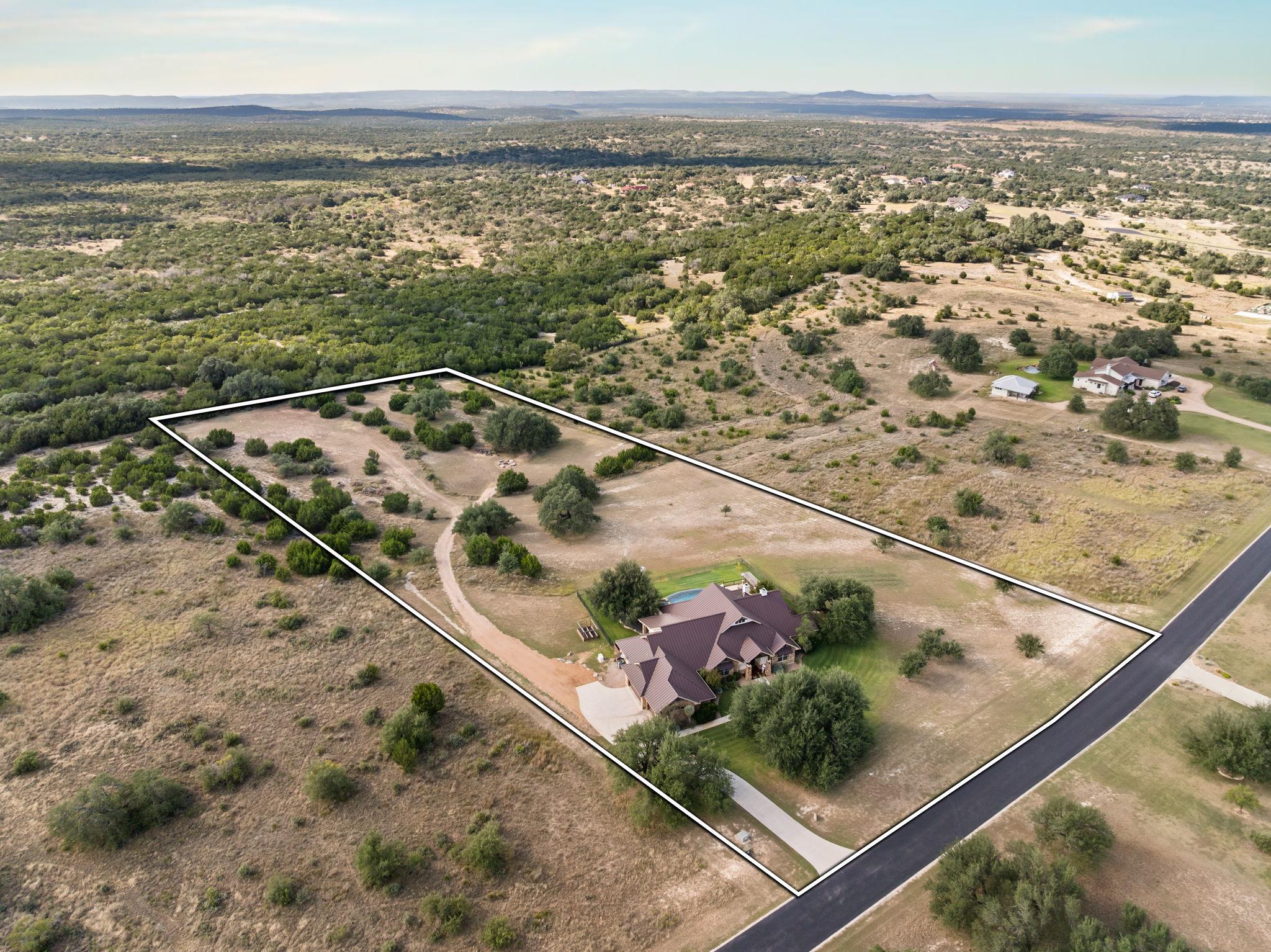 1010 Vista Ridge Dr, Round Mountain, TX 78663