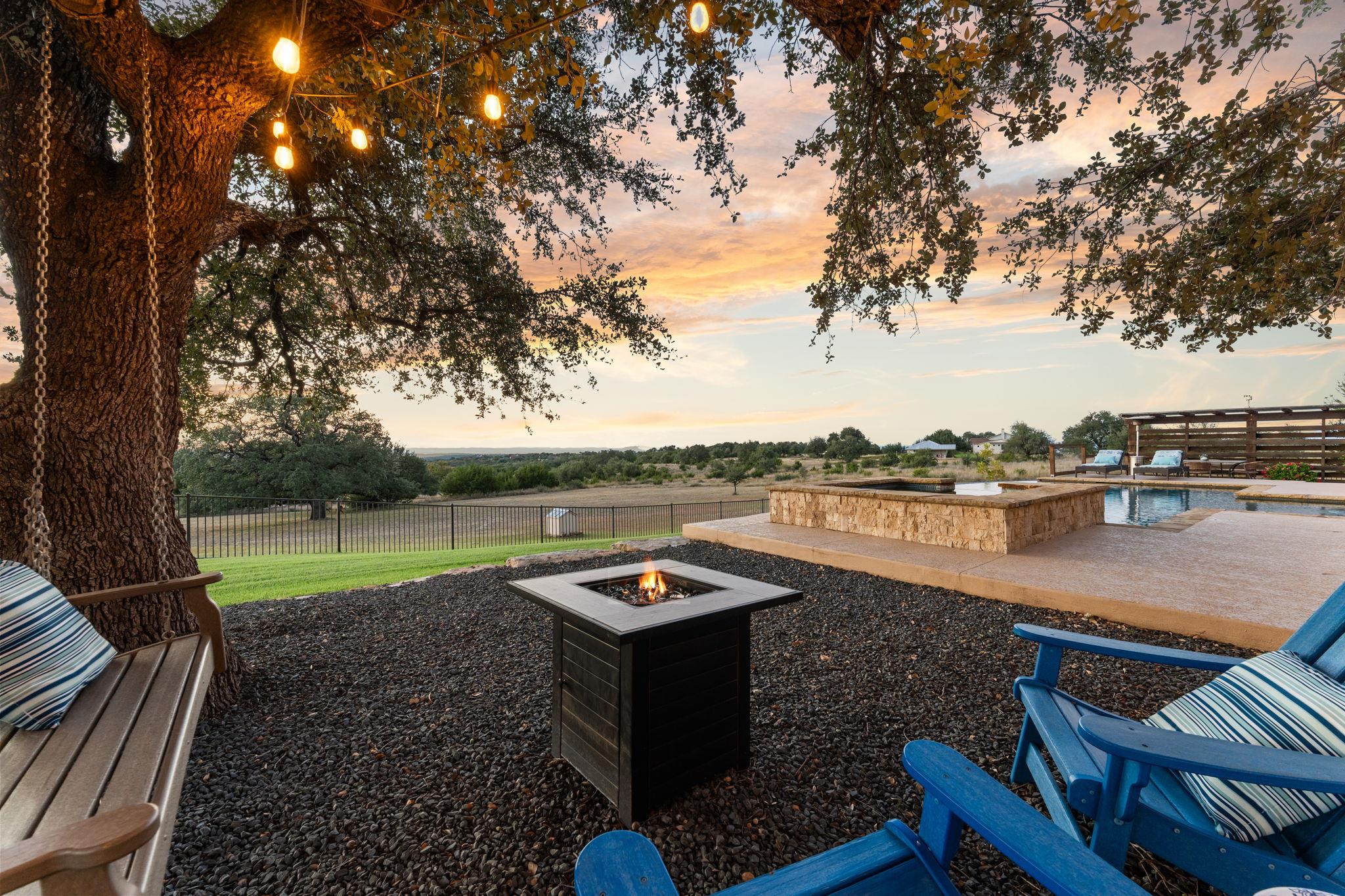 1010 Vista Ridge Dr, Round Mountain, TX 78663