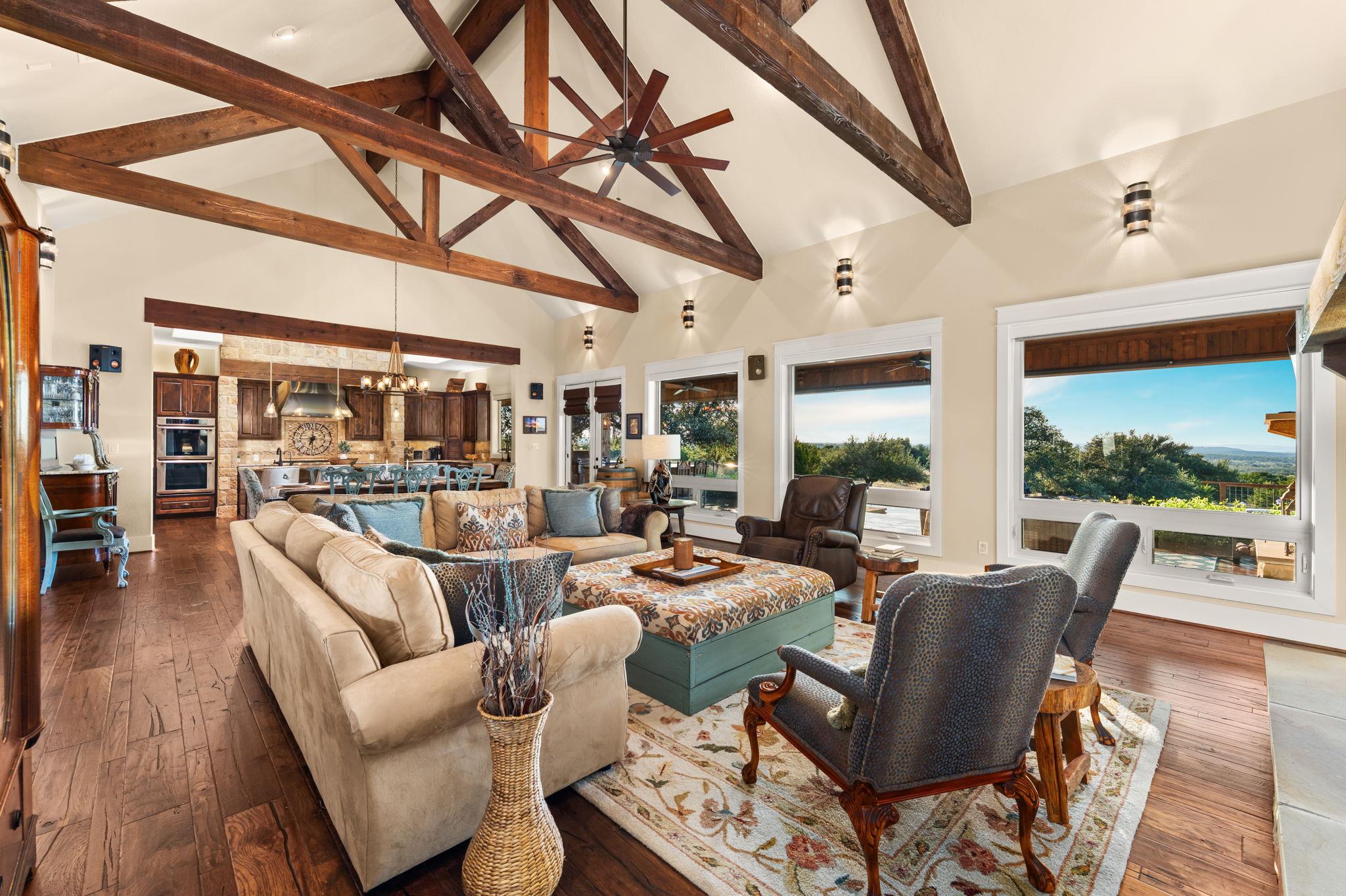 1010 Vista Ridge Dr, Round Mountain, TX 78663