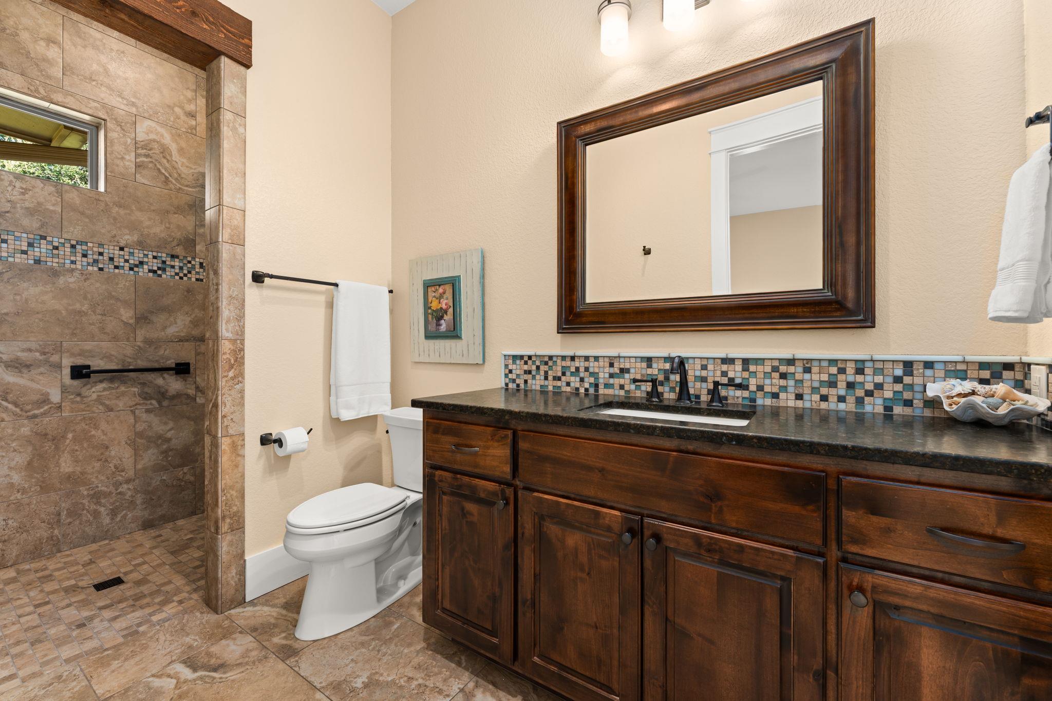 1010 Vista Ridge Dr, Round Mountain, TX 78663